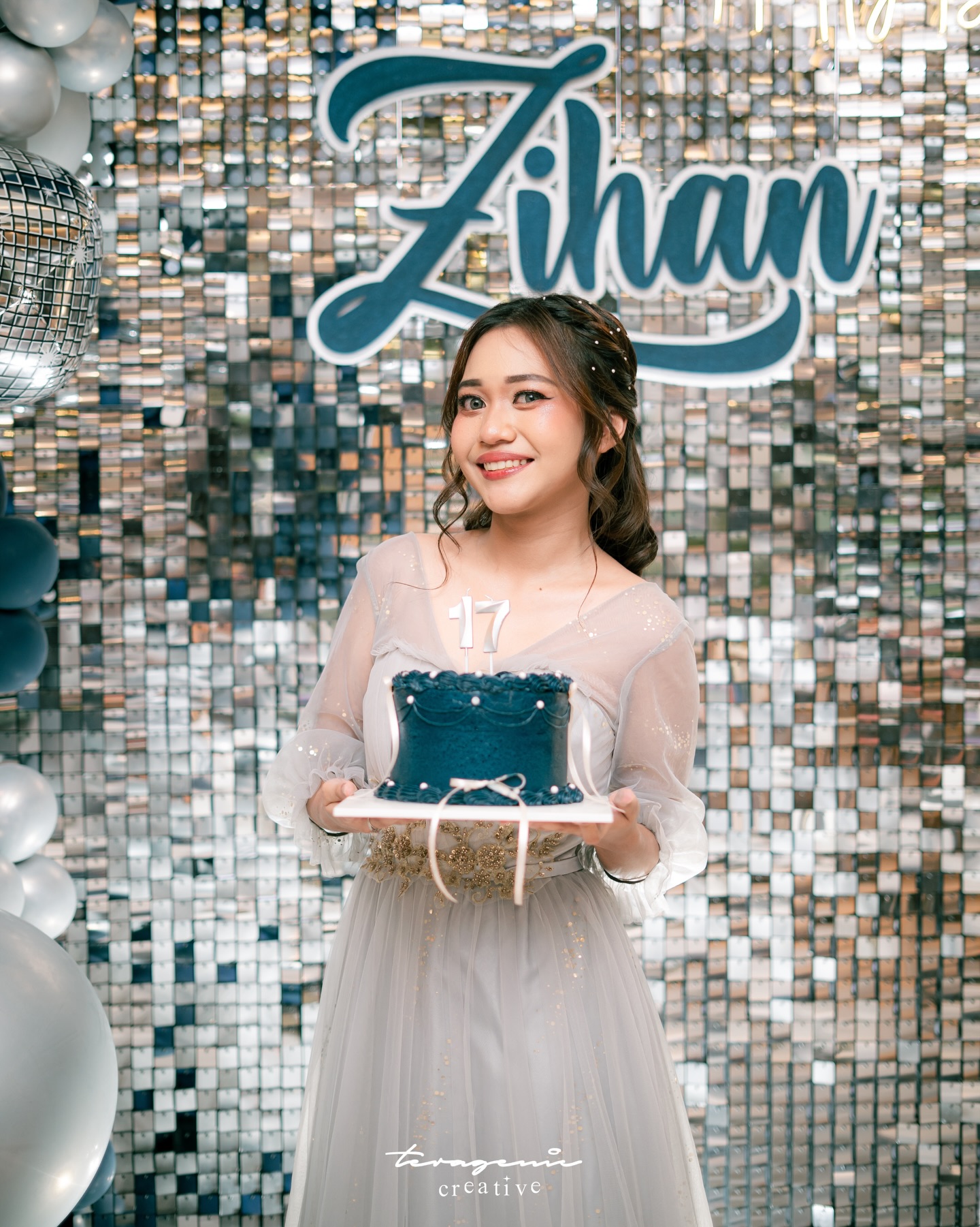 What makes this Samarinda spot dare to claim a 'no-fail menu'? 3