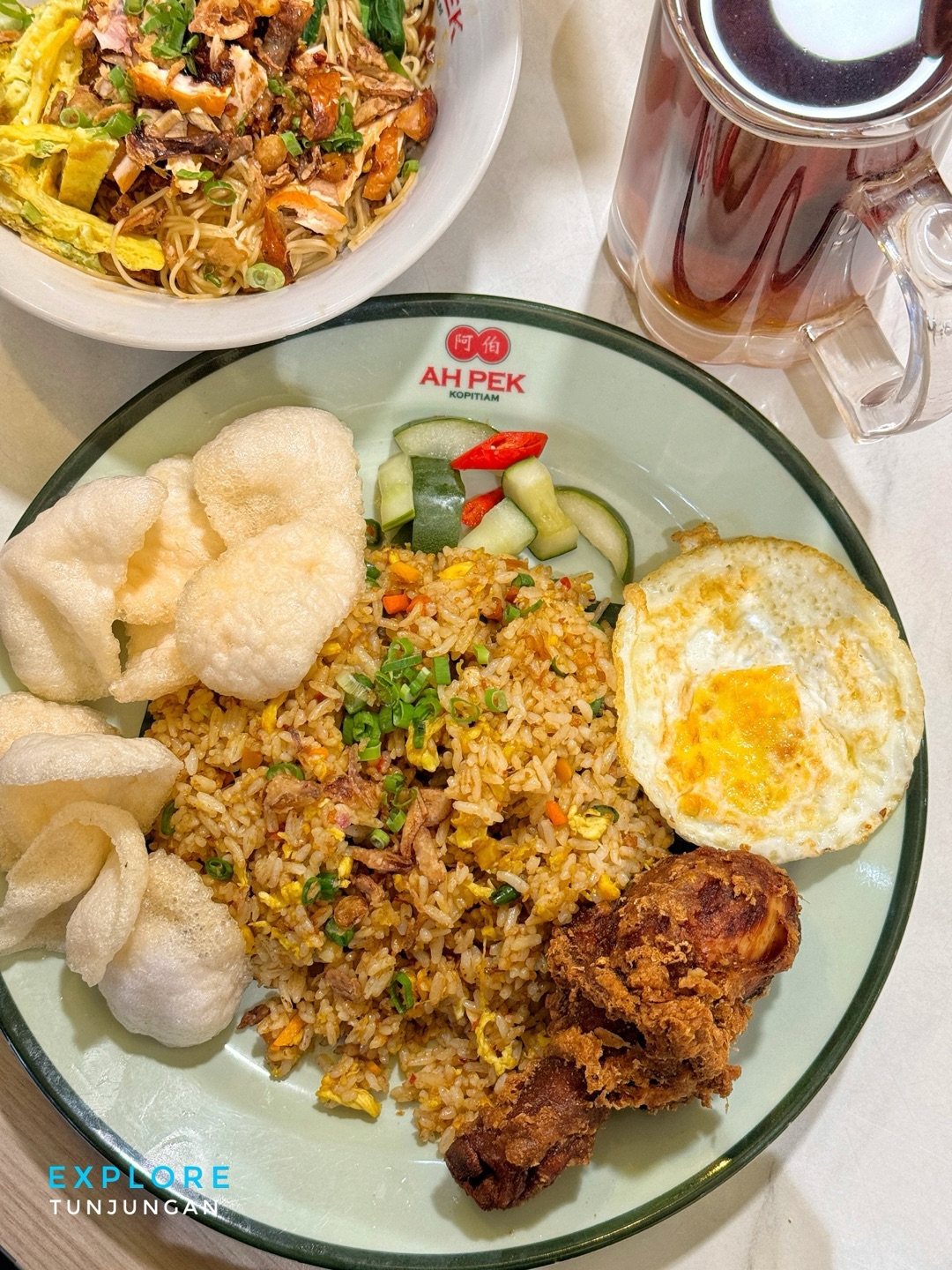 Google 4.8星 vs 食物里吃出订书钉，泗水这家网红店我该怎么说？