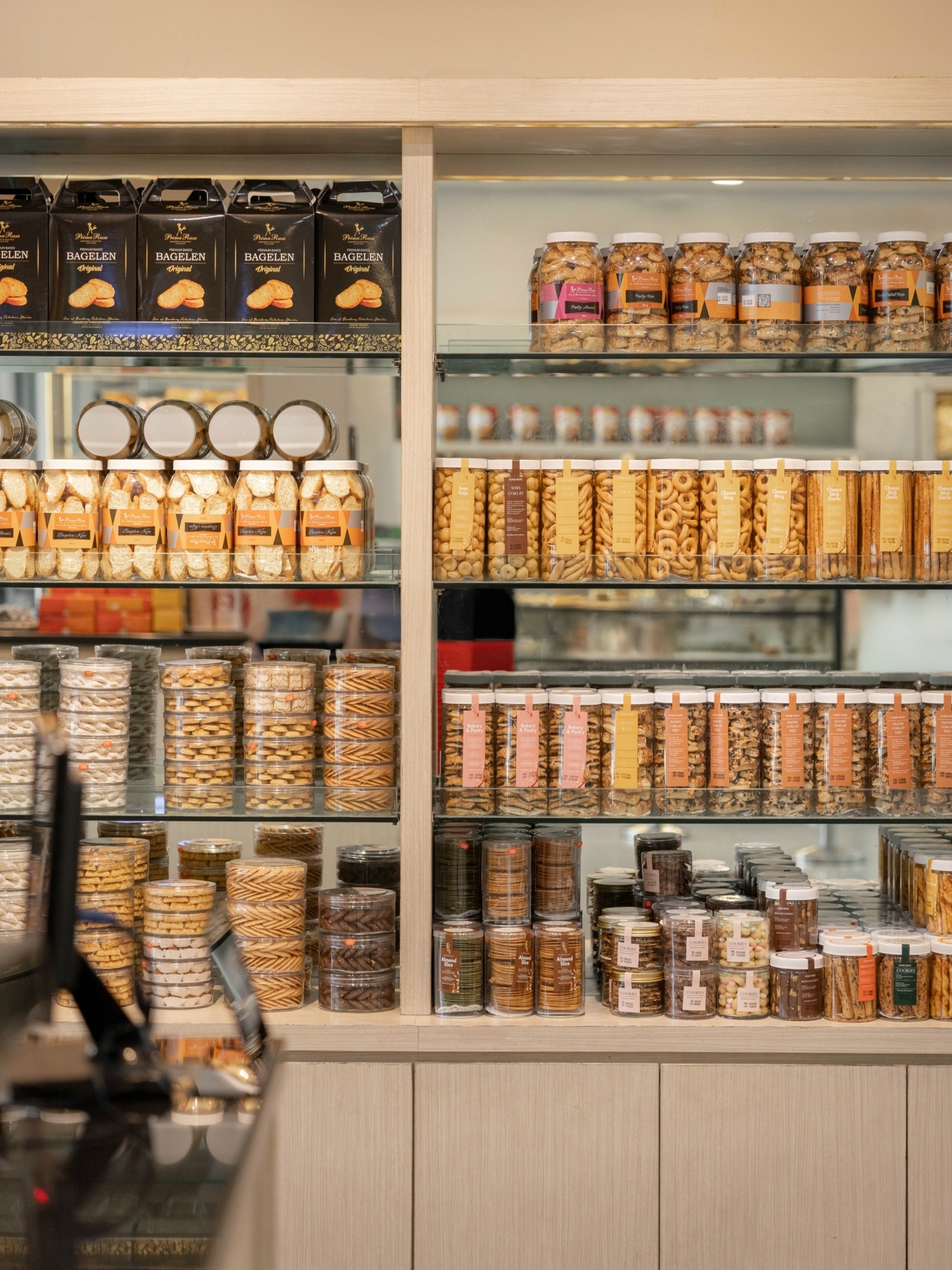 Ramainya kayak Malam Tahun Baru! Kedai legendaris di Bandung yang udah buka hampir 40 tahun ini, ada magic apa sih? 3