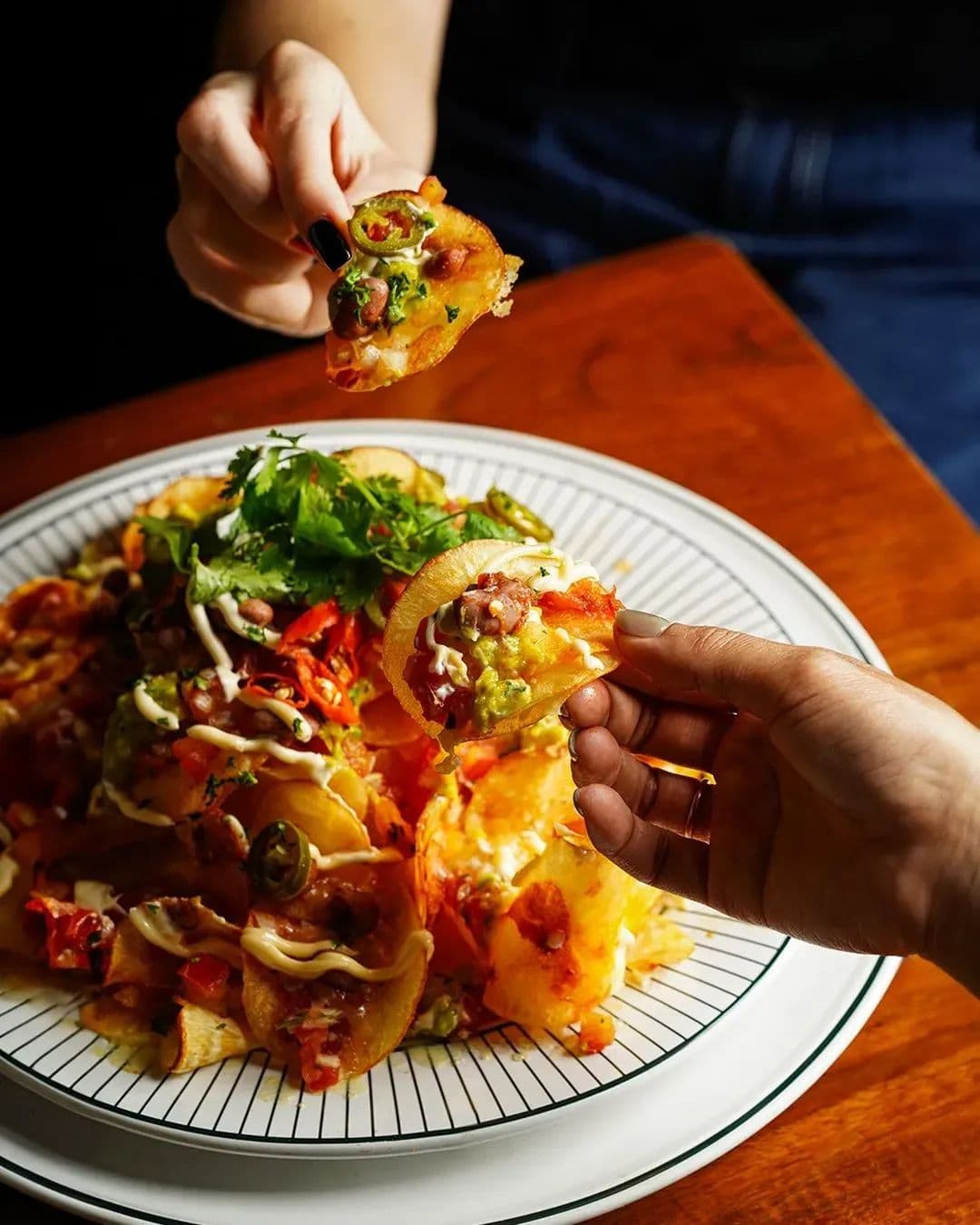 Hampir puter balik gara-gara bau rokok, tapi liat view Bundaran HI & pasta ini... Anjay, mantap parah 2