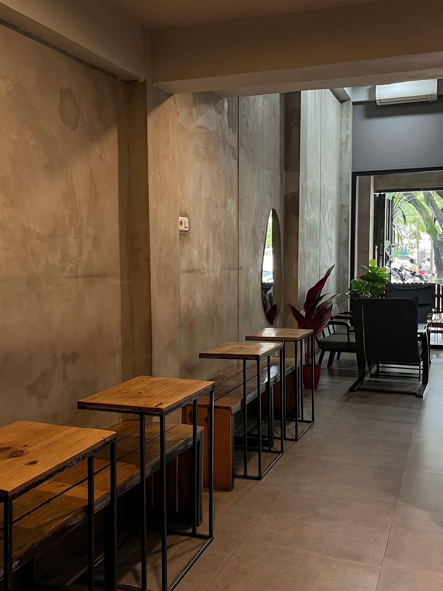 一楼烟火气，二楼图书馆，望加锡这家咖啡馆太懂了！ 7