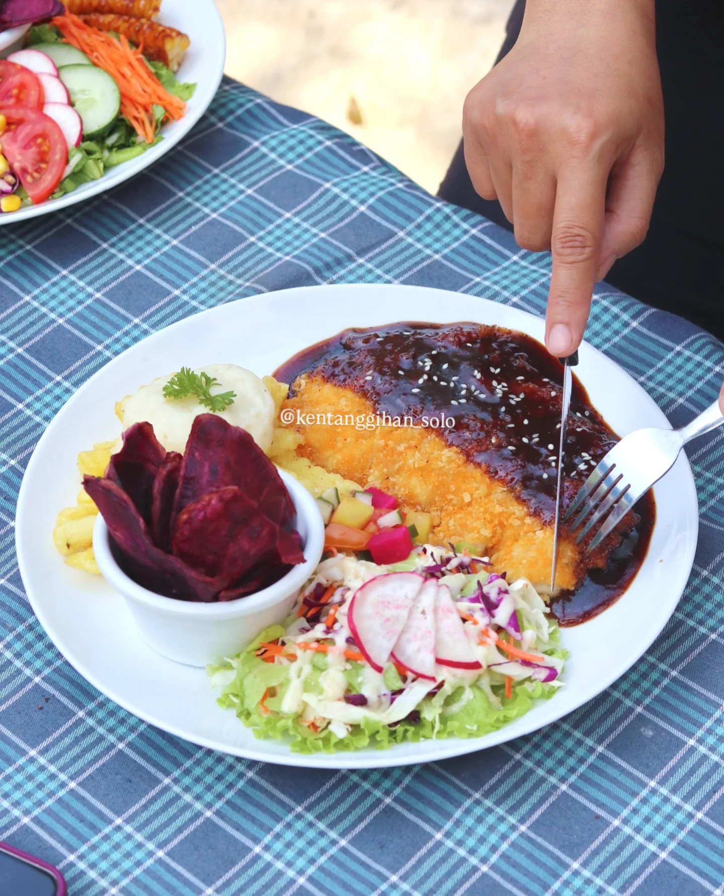 人均20块吃到撑，但这家中爪哇网红西餐厅的槽点我必须说！