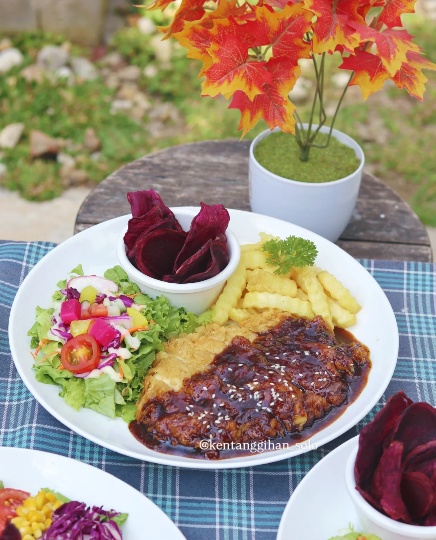 人均20块吃到撑，但这家中爪哇网红西餐厅的槽点我必须说！ 2