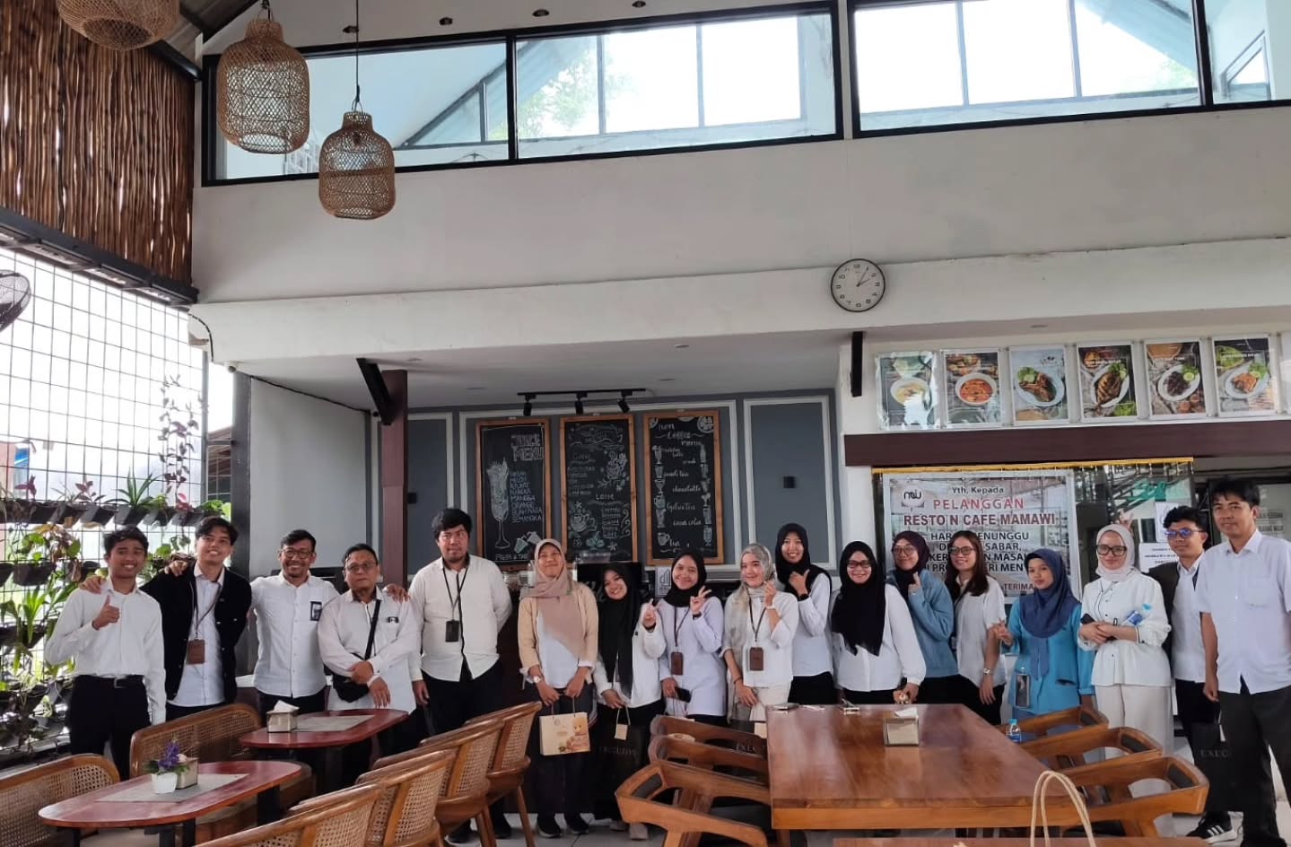 Ikan Bakarnya Mantap Gila, tapi berani gak sama red flag-nya? 👀 3