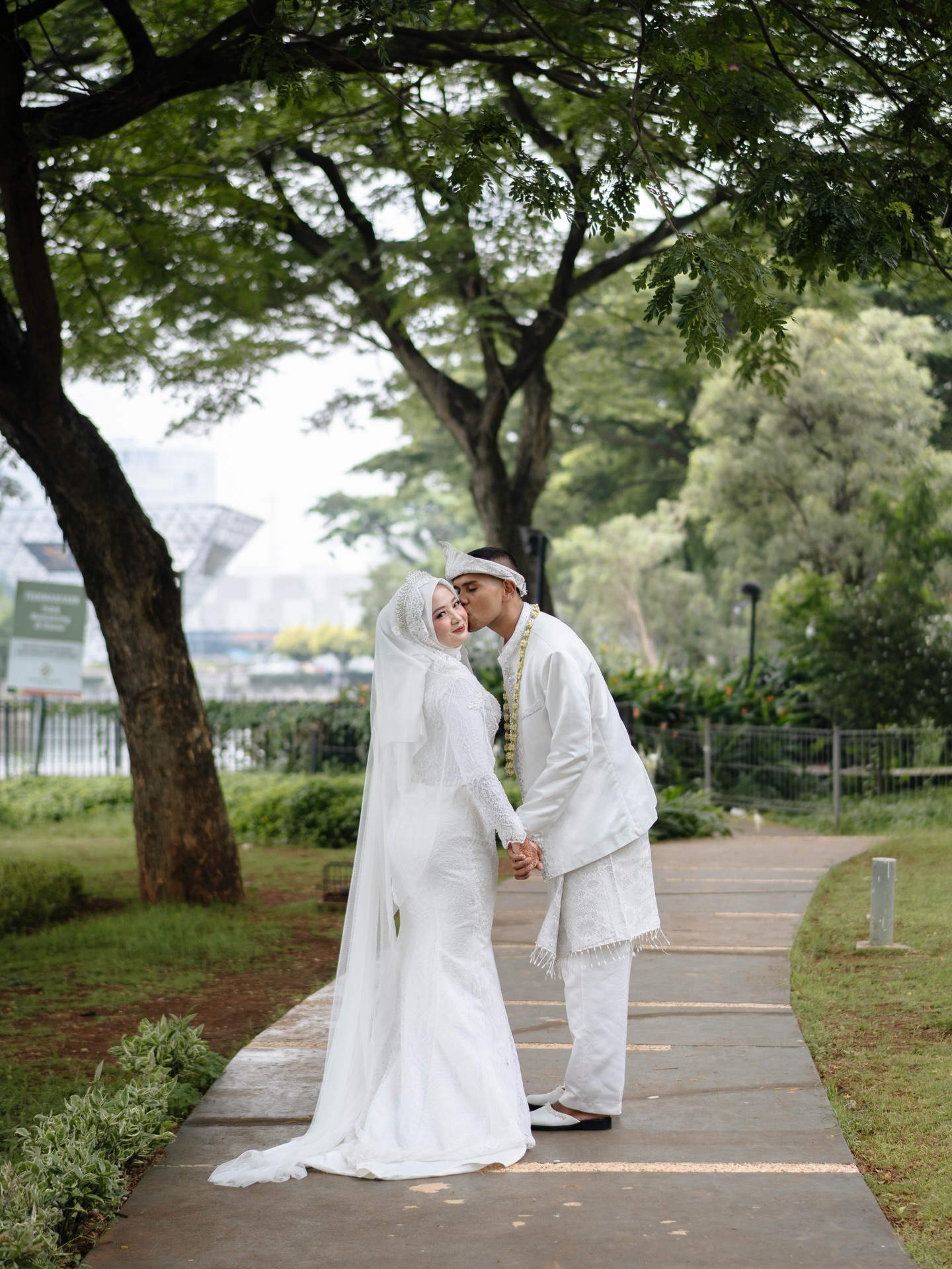 View-nya Mantap buat Chill 🌅, tapi rasa & servisnya kayak blind box? Resto di Bekasi ini Anjay bikin galau 5