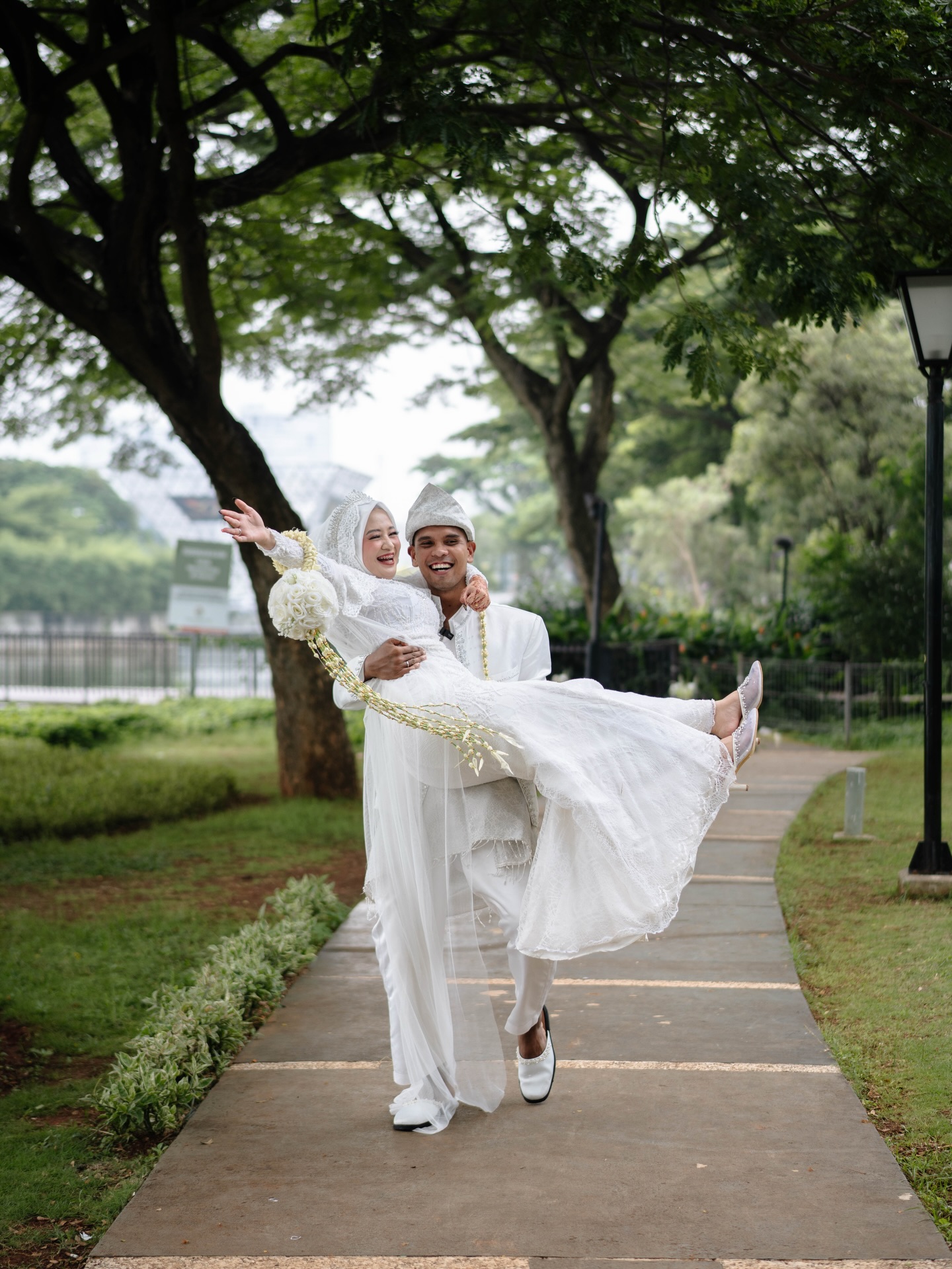 View-nya Mantap buat Chill 🌅, tapi rasa & servisnya kayak blind box? Resto di Bekasi ini Anjay bikin galau 8