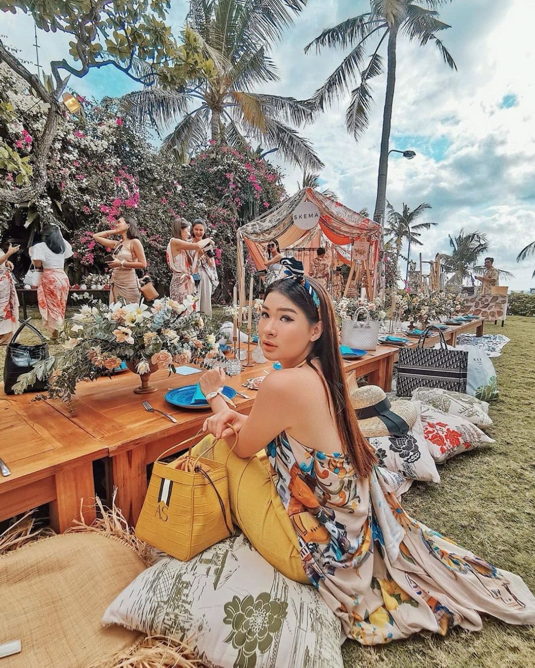 Nongkrong di rumah pohon bambu Bali ini? Mending datengnya abis jam 3 sore aja! 😉