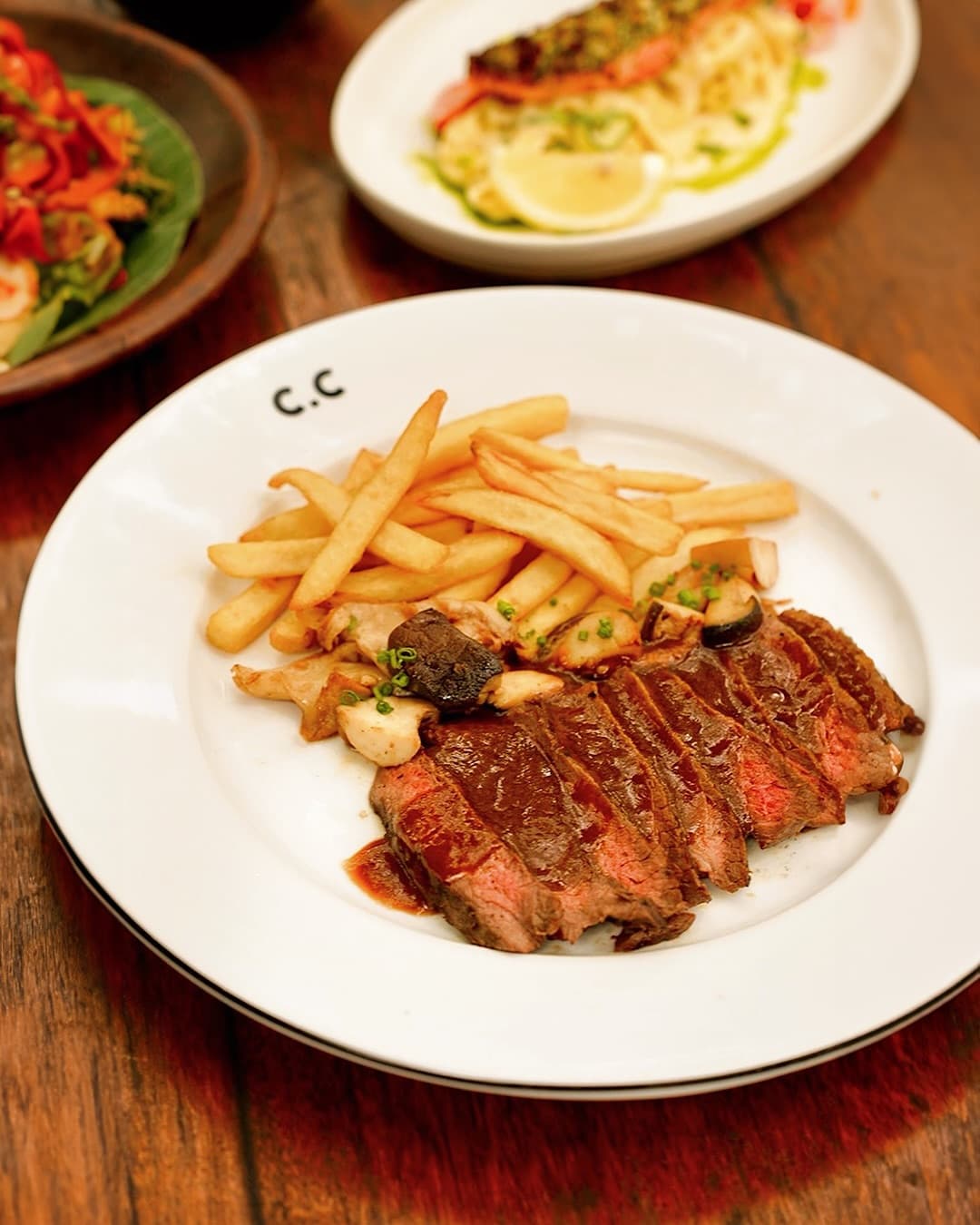 Jangan cuma liat fotonya! Spot nongkrong 'Little Bali' di Jakarta ini, mending baca dulu deh sebelum reservasi. 3