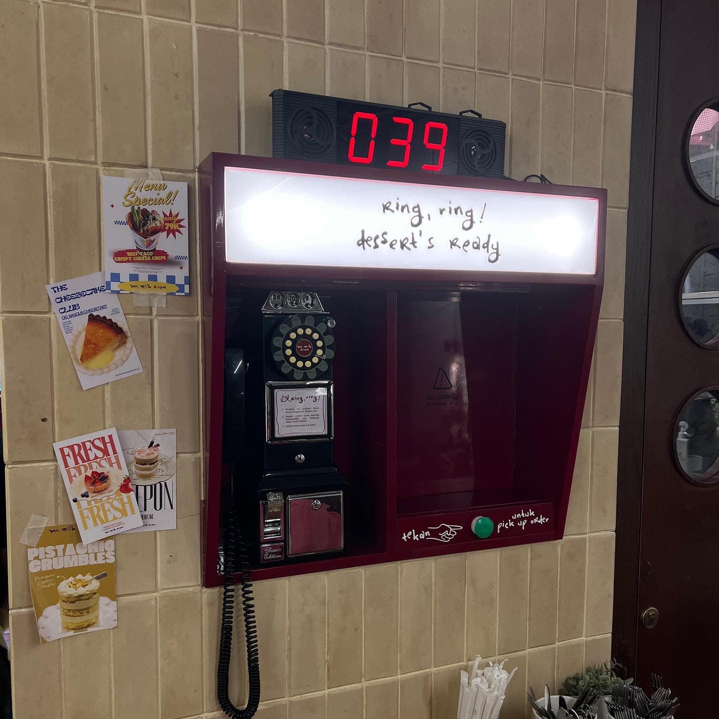 How did a 4-seat, self-service dessert shop in Jakarta go viral? 2