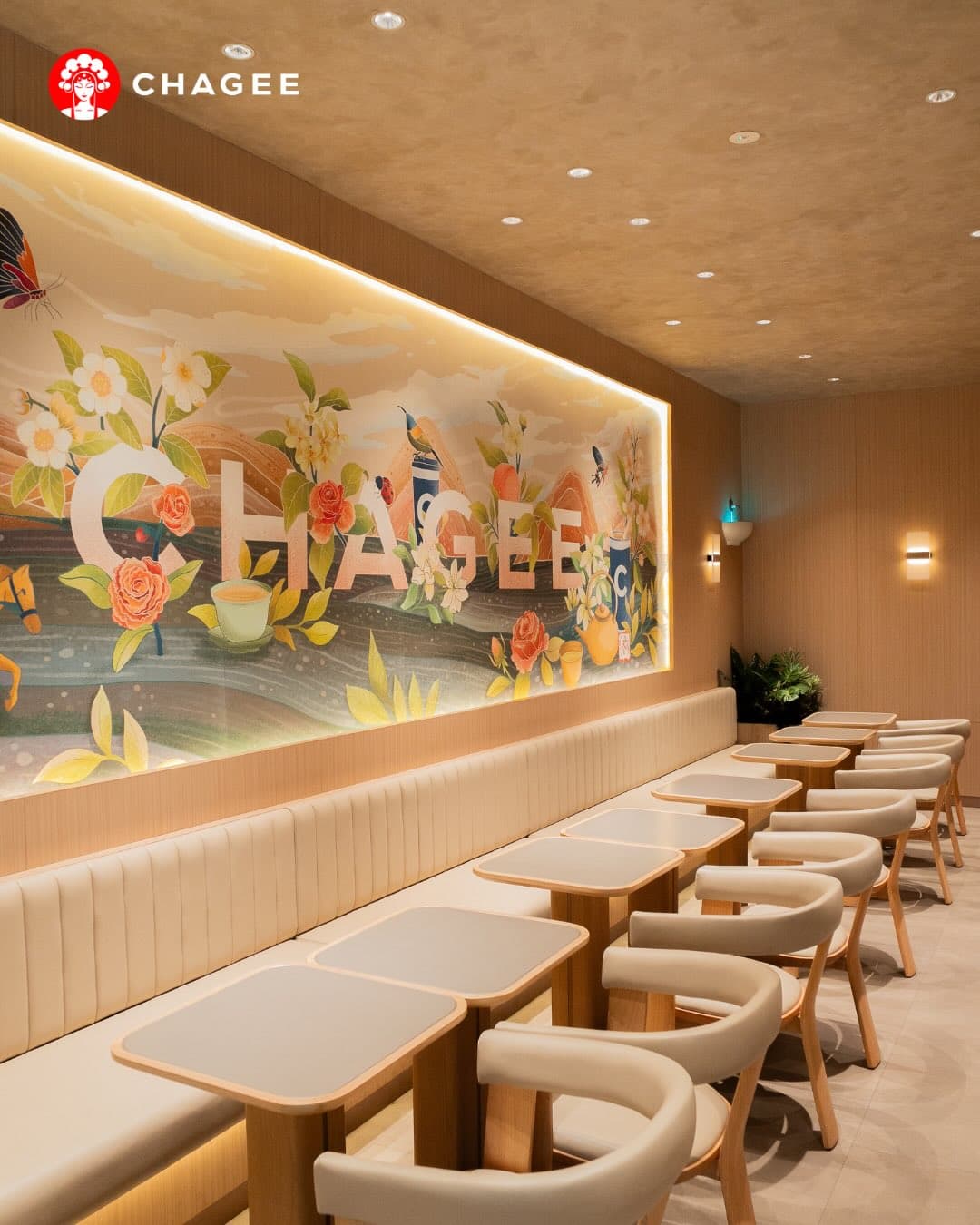 Waited 3 hours for the viral CHAGEE in Jakarta… Now I get the hype. 4