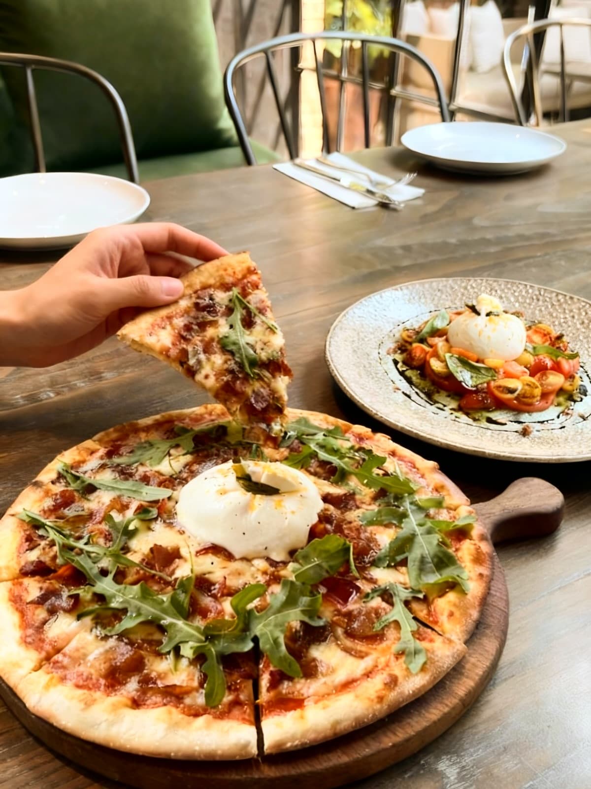 Rating Google 4.6, tapi menurut gue ini bukan makanan Italia. Anjay, ntar gue digebukin gak ya? 😂 2