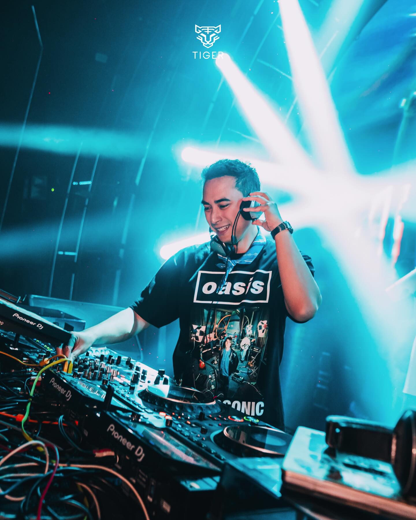 Anjay, sebotol bir 150 ribu? 😱 Tempat nongkrong di PIK ini ngerampok atau beneran mantap?