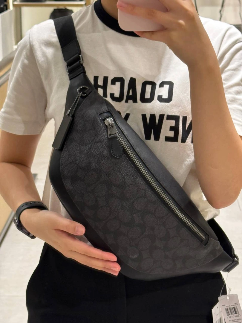 Anak gaul Jakarta, kumpul! Nongkrong di Plaza Indonesia bukan cuma shopping, tapi juga liat pameran 2