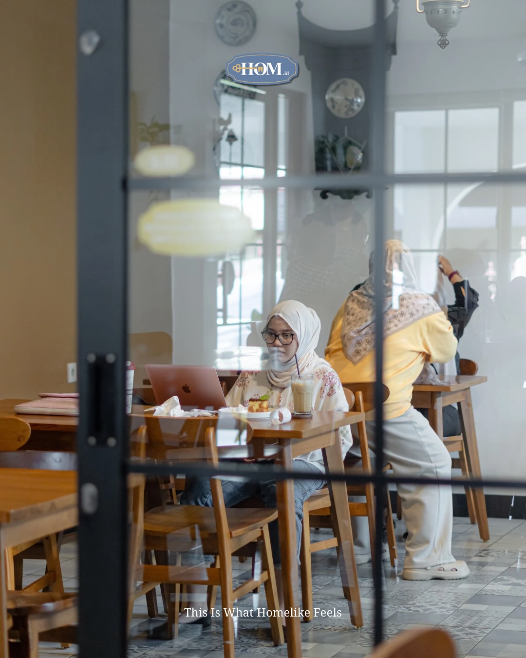 Kaum introvert & WFC, merapat! 'Rumah' di komplek Padang ini super chill, saking tenangnya bisa denger detak jantung.