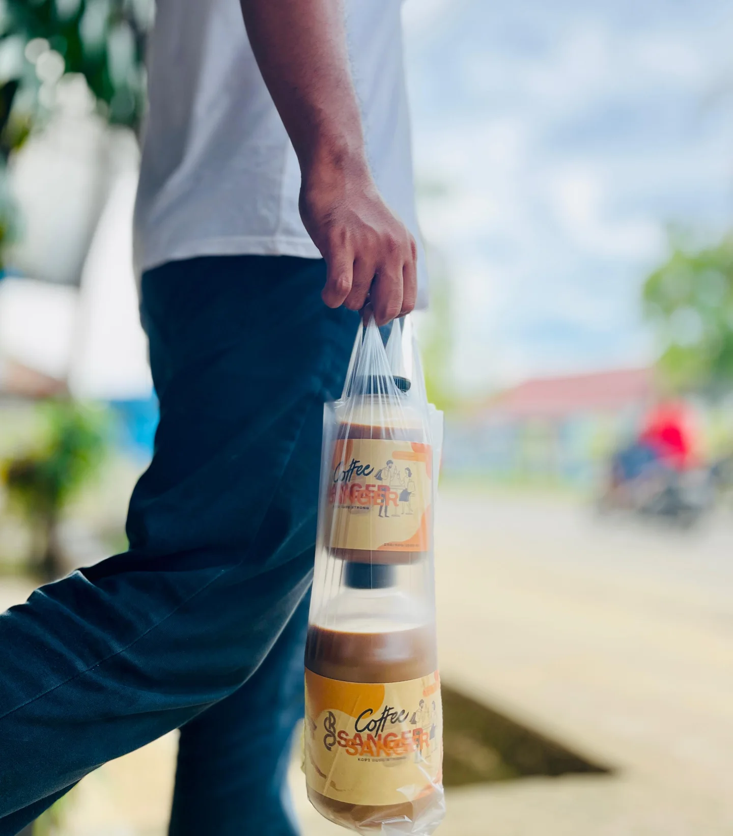 Bukan buat pemula! 🤚 Kedai di Padang ini kiblatnya para sultan kopi.