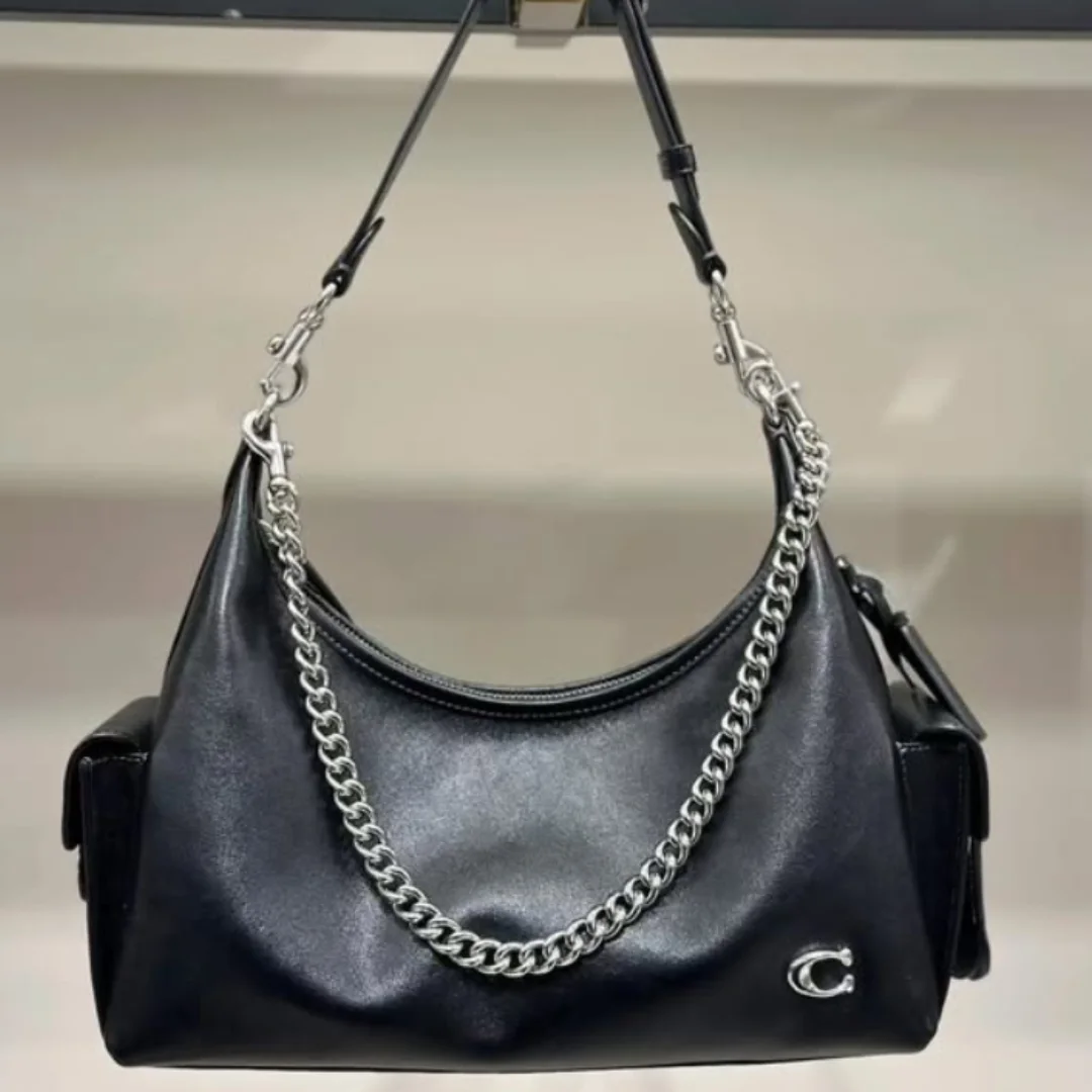 Anak gaul Jakarta, kumpul! Nongkrong di Plaza Indonesia bukan cuma shopping, tapi juga liat pameran 8