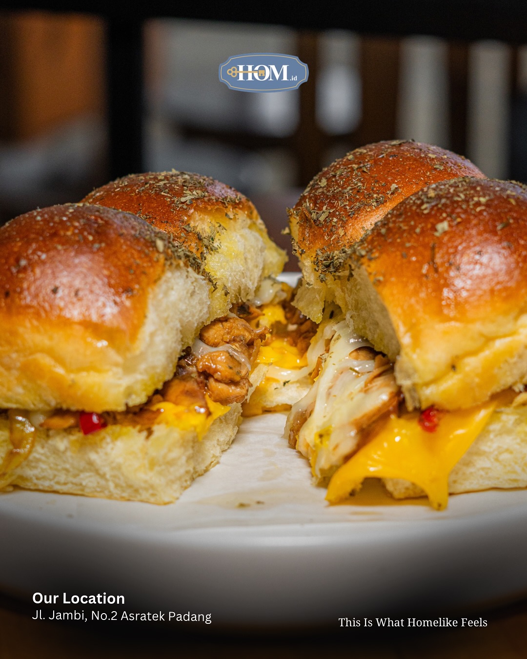 Kaum introvert & WFC, merapat! 'Rumah' di komplek Padang ini super chill, saking tenangnya bisa denger detak jantung. 4