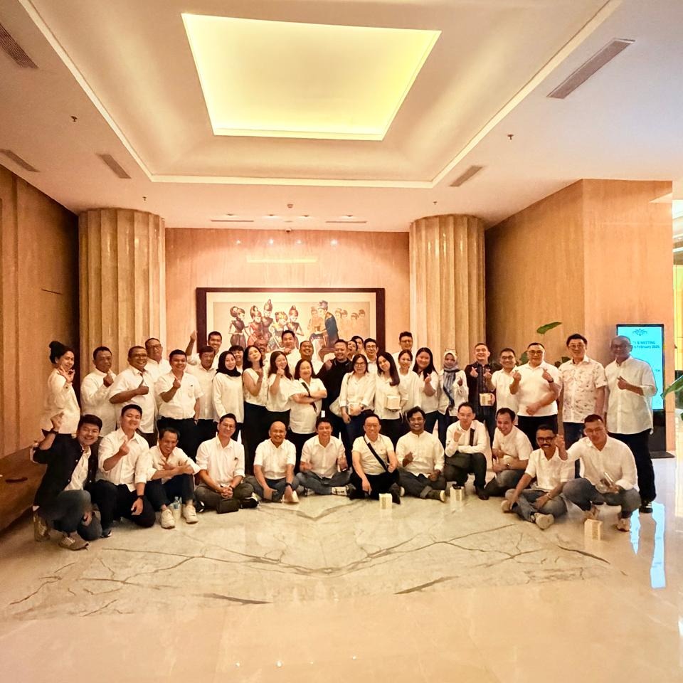 Gak ada AC & WiFi, isinya asep doang... Kok bisa sih tempat nongkrong lokal di Samarinda ini tetep mantap sampe setengah abad? 🤔 2