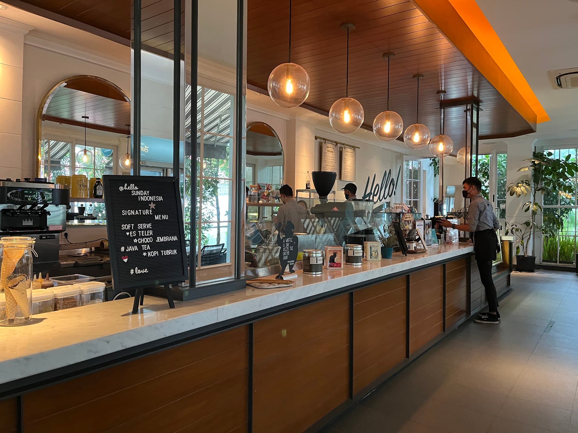 Hello Sunday Metropole 1