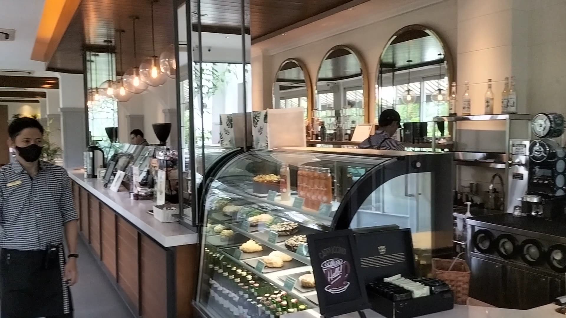 Hello Sunday Metropole 5