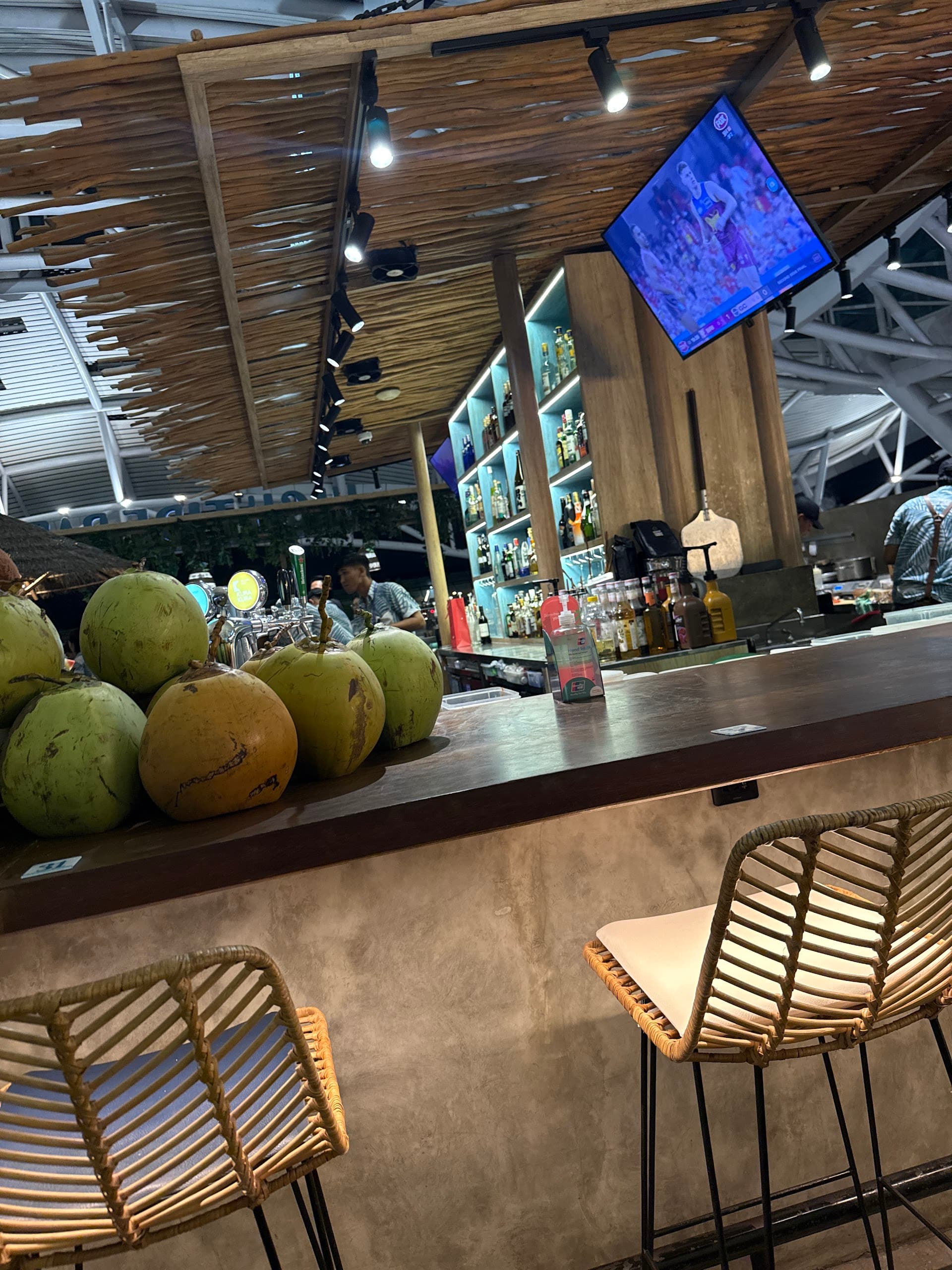 High Tide Bar - Bandar Udara Internasional I Gusti Ngurah Rai 3