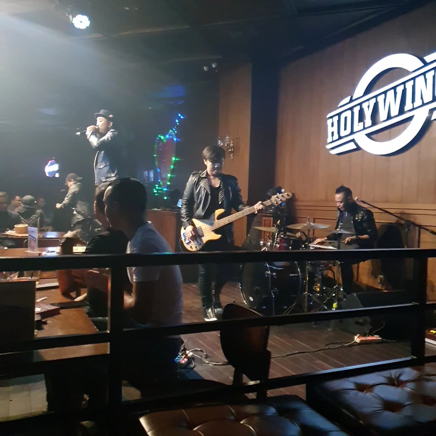 HW Helen's Live Bar Epicentrum 2