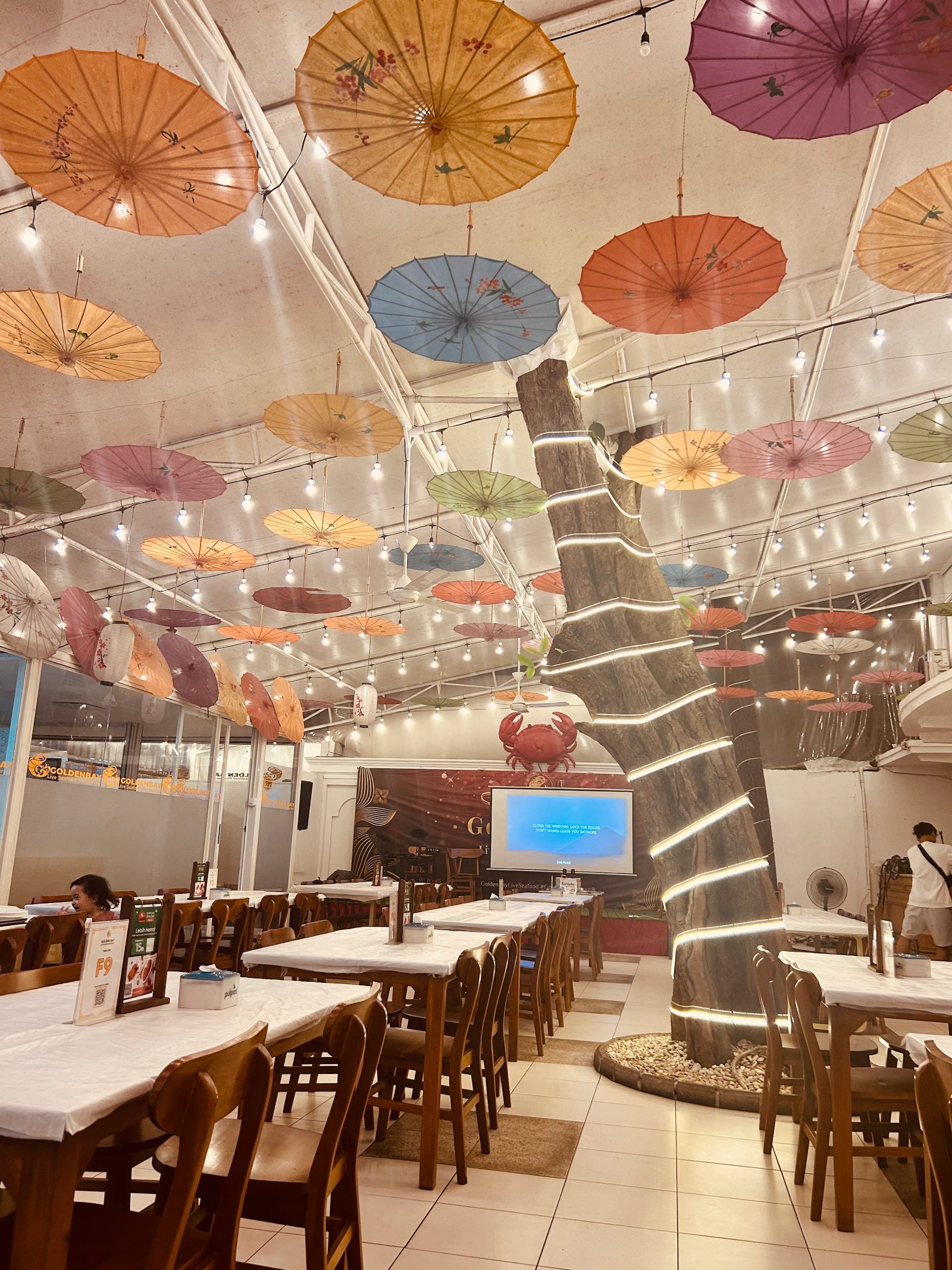 Golden Bay Live Seafood Restaurant Bandung 1