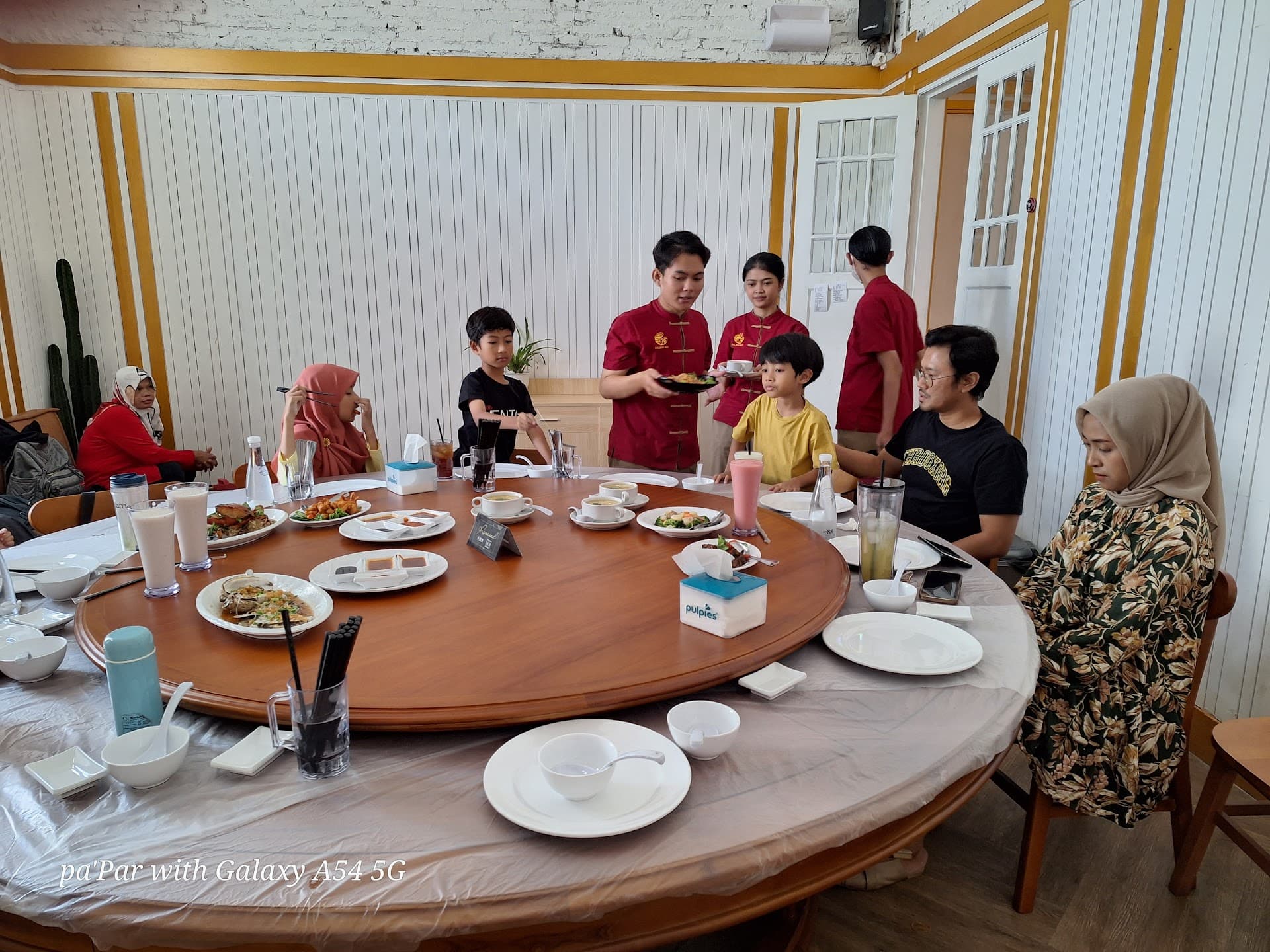 Golden Bay Live Seafood Restaurant Bandung 3