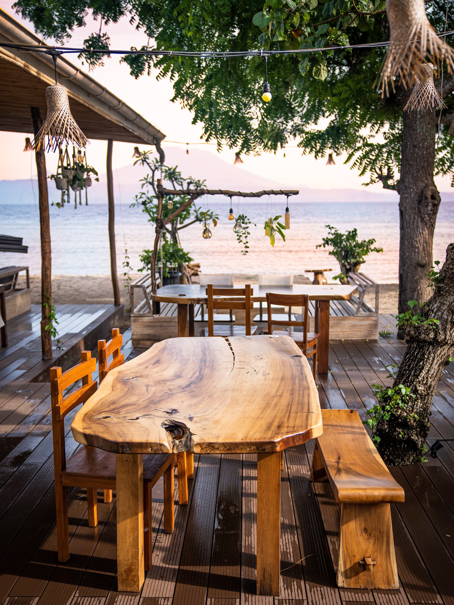 Mambo Beach Restaurant | Beach Bar & Cafe Nusa Penida 1