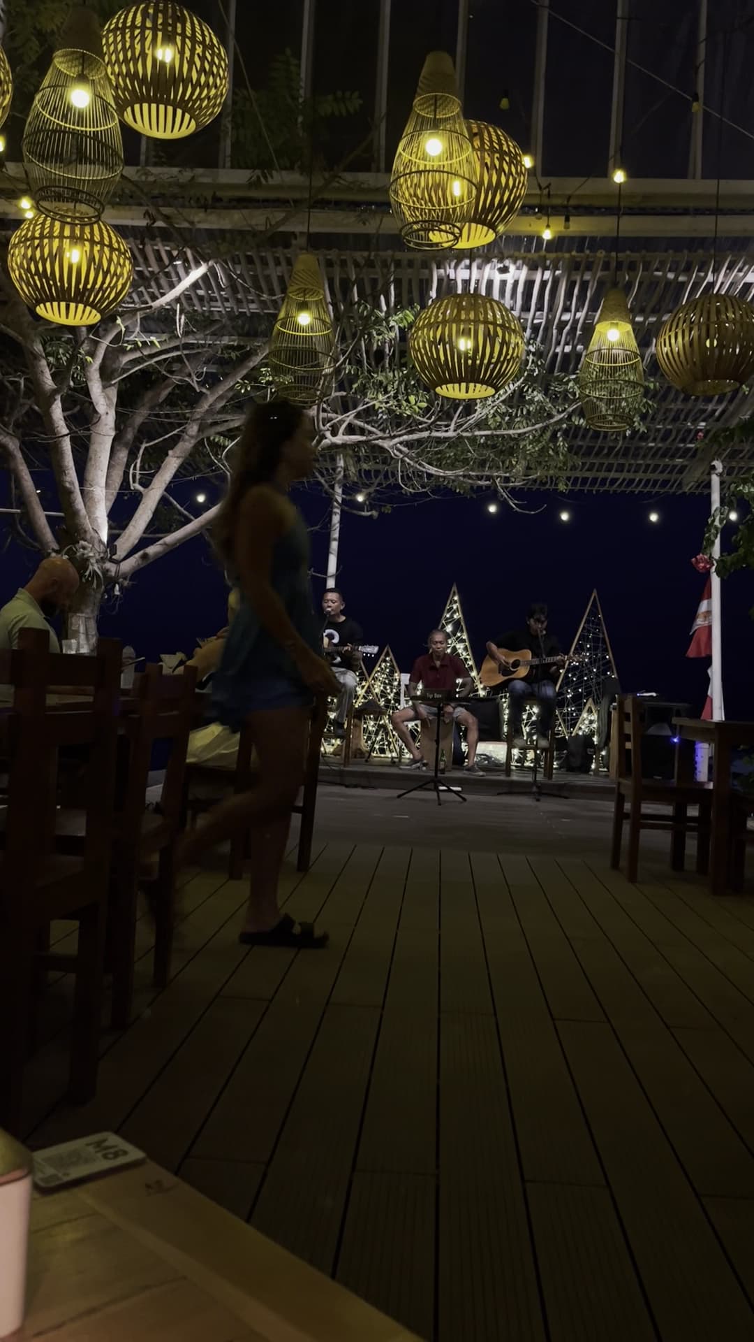 Mambo Beach Restaurant | Beach Bar & Cafe Nusa Penida 5