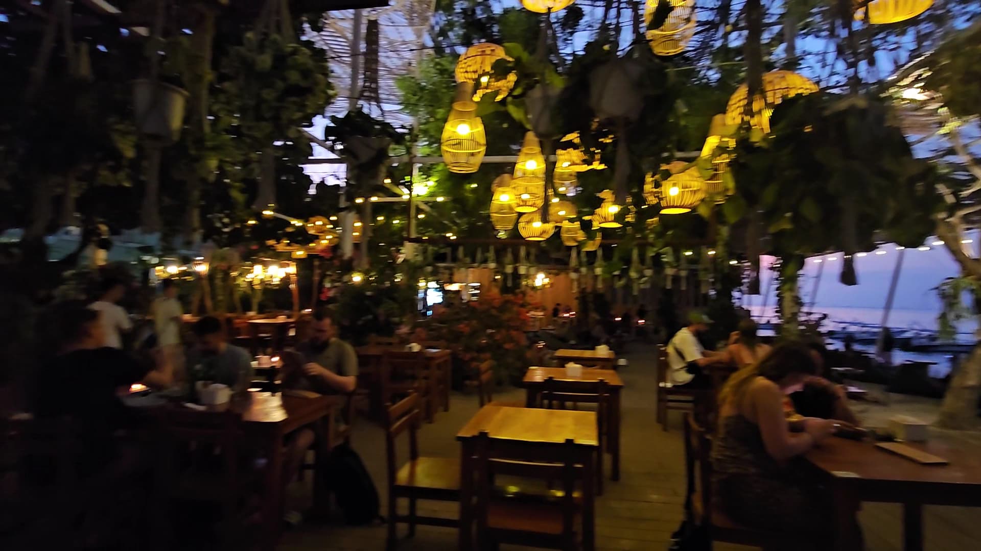 Mambo Beach Restaurant | Beach Bar & Cafe Nusa Penida 3