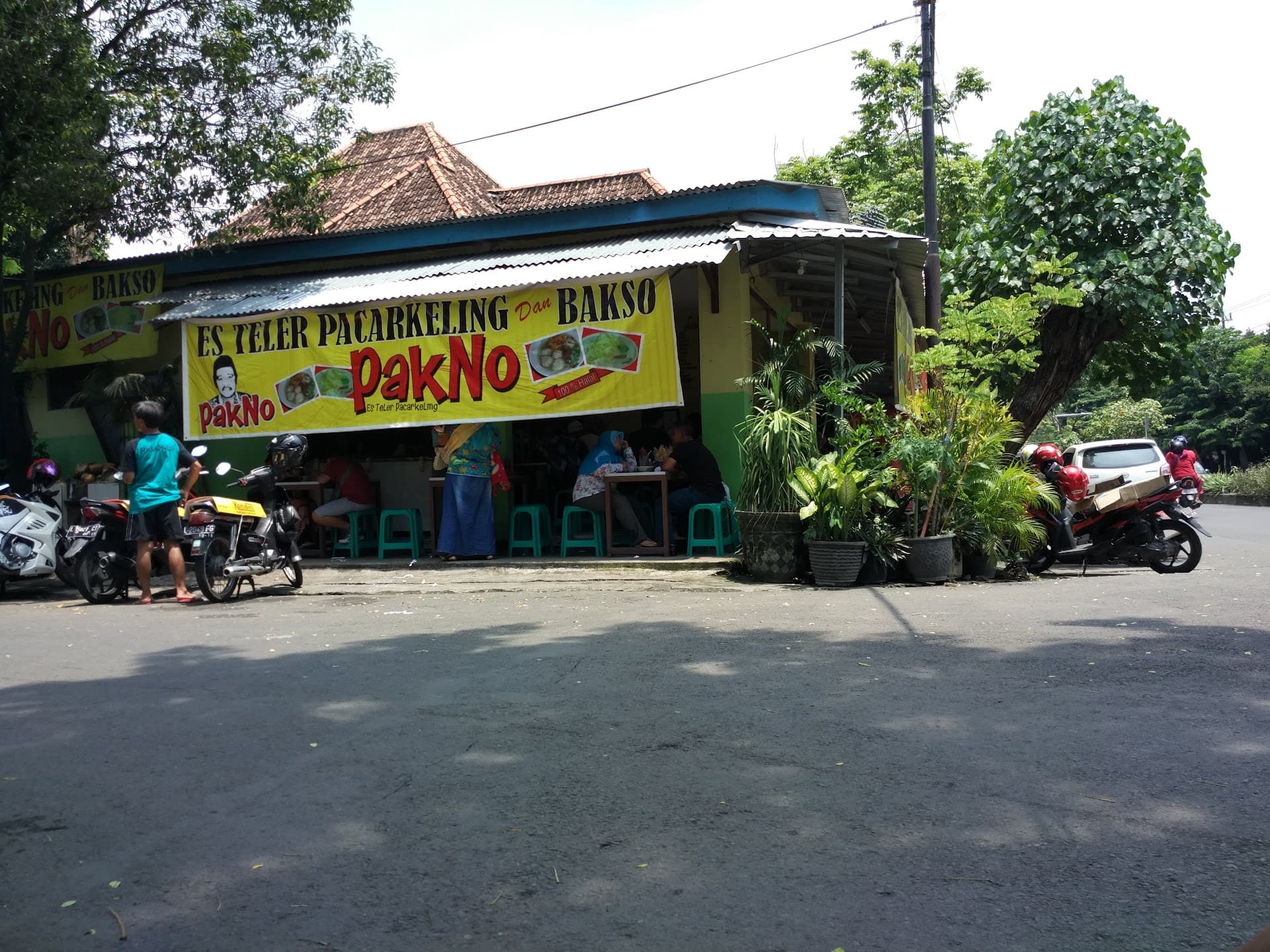 Es Teler Pacarkeling dan Bakso Pak No 1