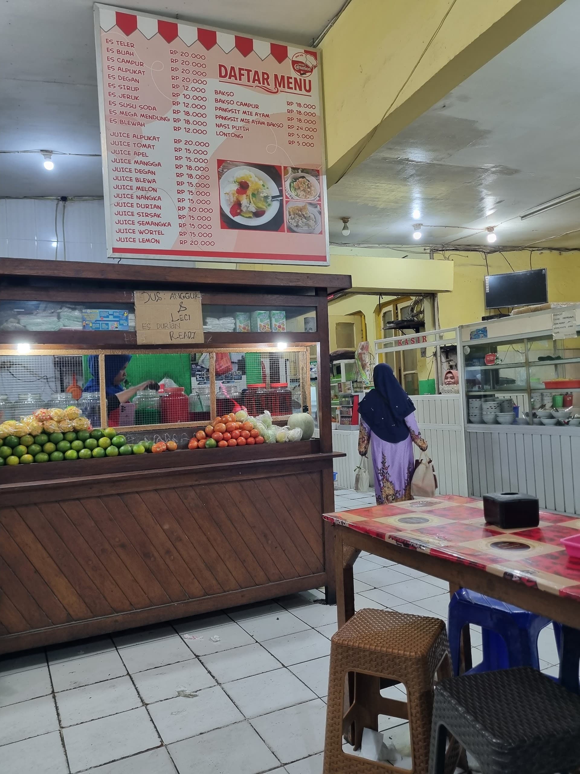 Es Teler Pacarkeling dan Bakso Pak No 4