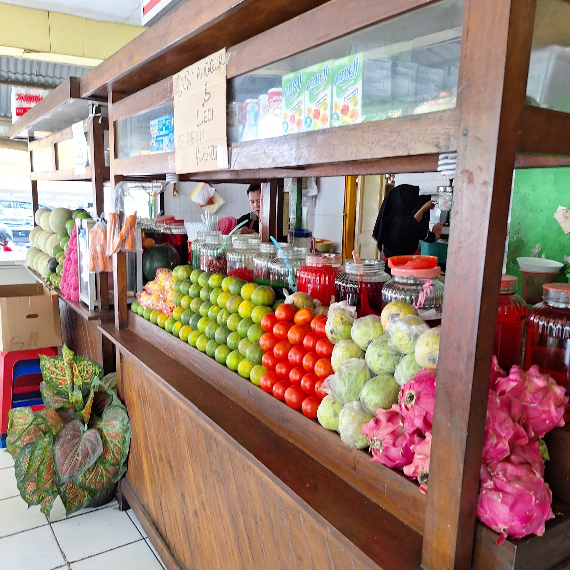 Es Teler Pacarkeling dan Bakso Pak No 5