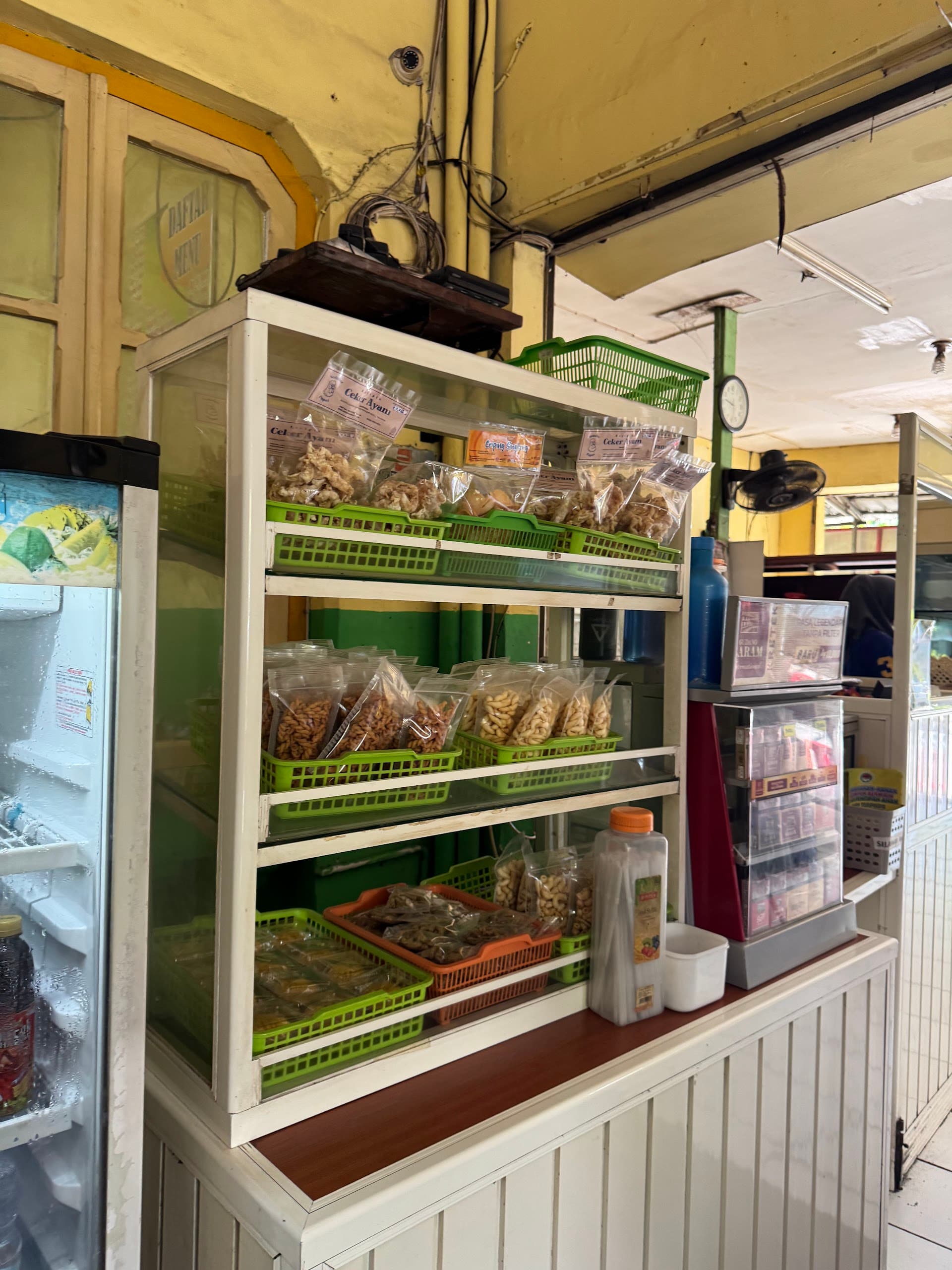 Es Teler Pacarkeling dan Bakso Pak No 2