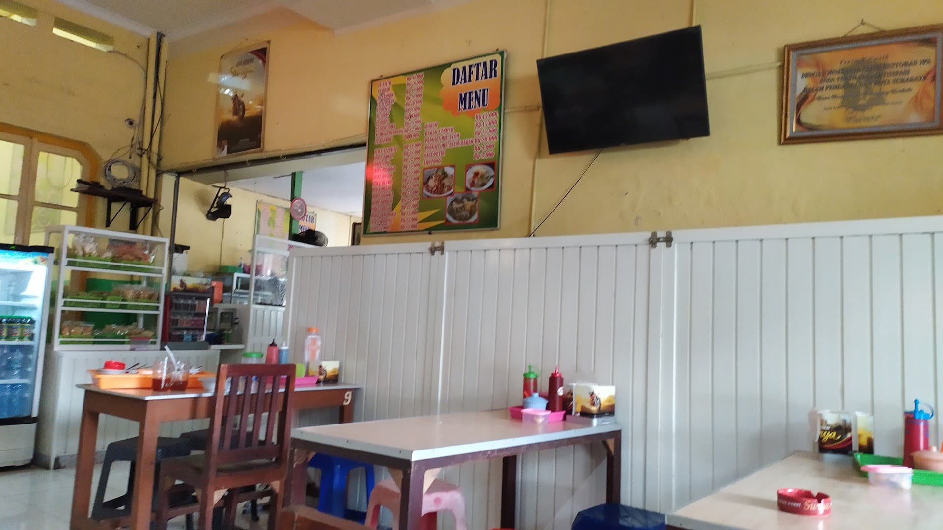 Es Teler Pacarkeling dan Bakso Pak No 3