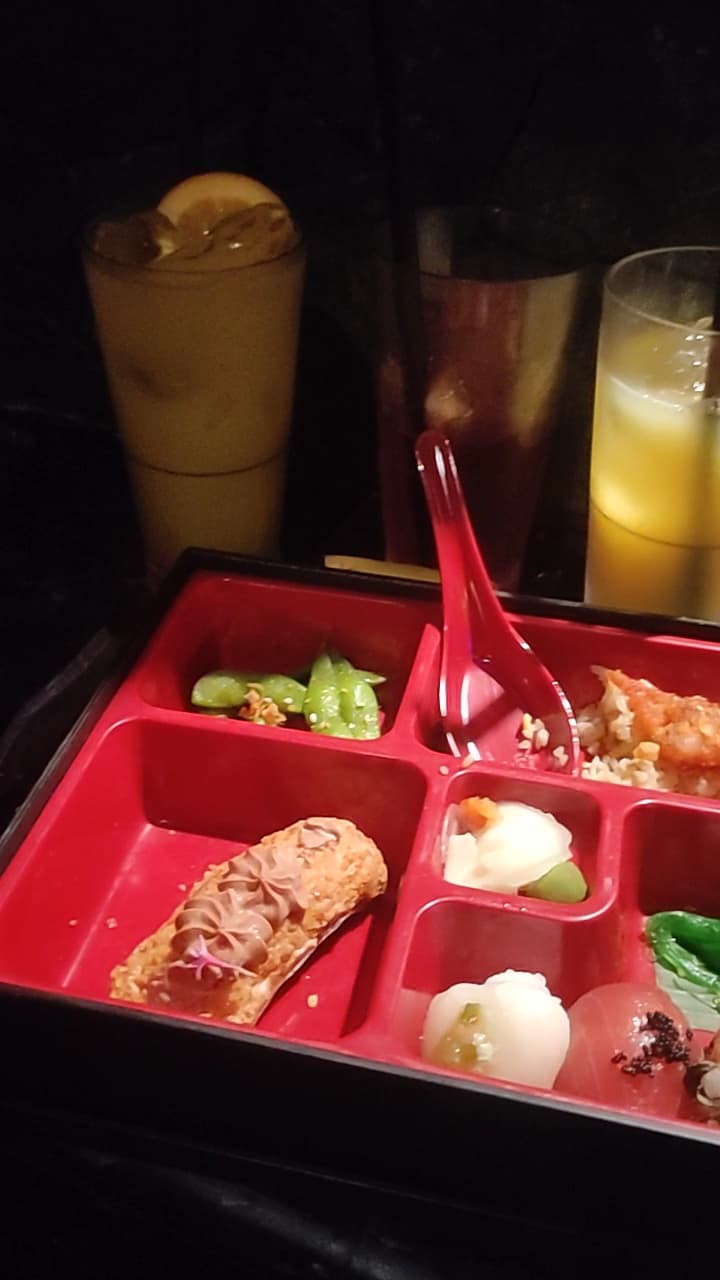 ShiShi Nightclub & Izakaya Lounge 8