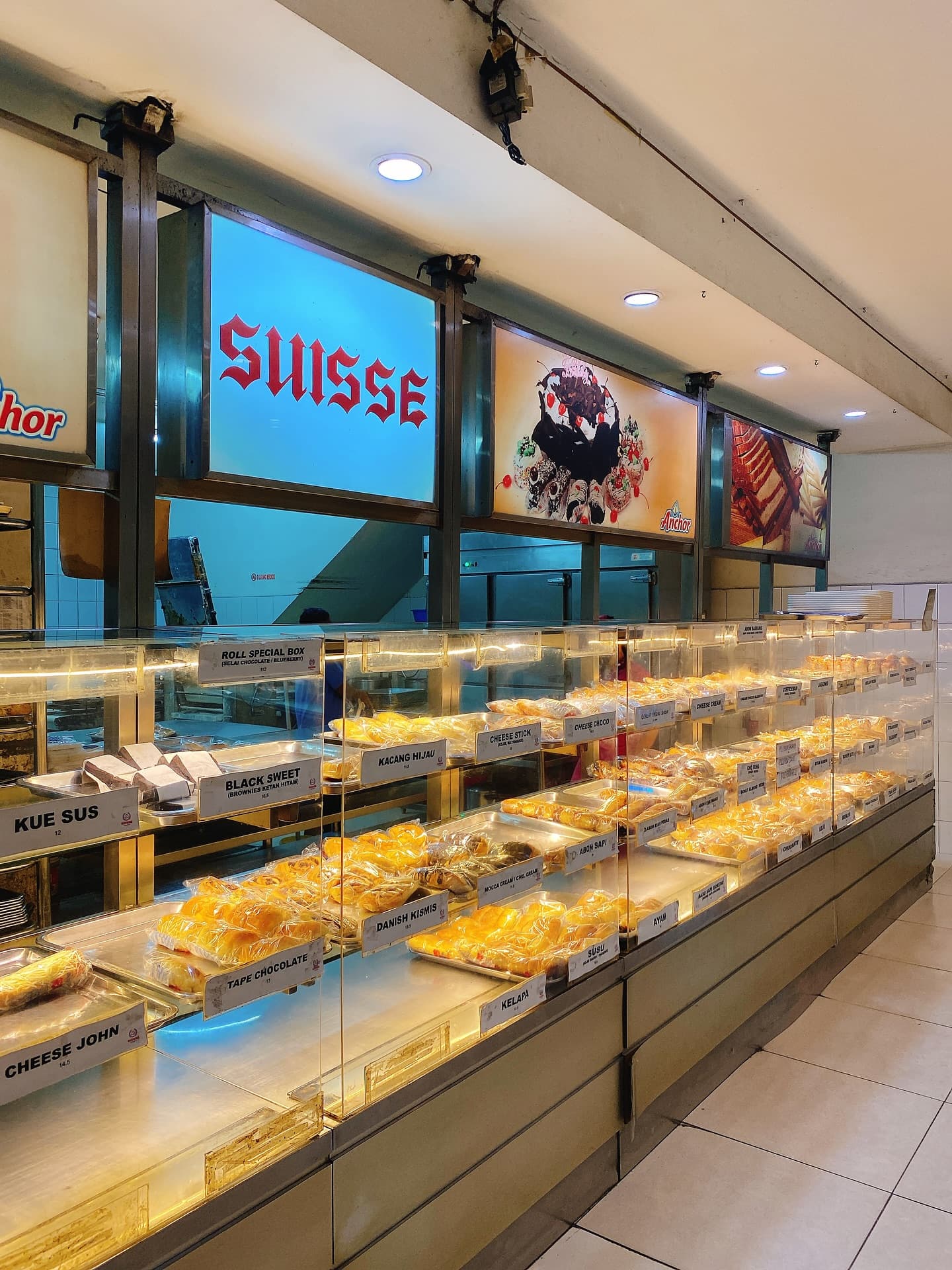 雅加达这家店,服务差还只收现金,凭什么火了50年?