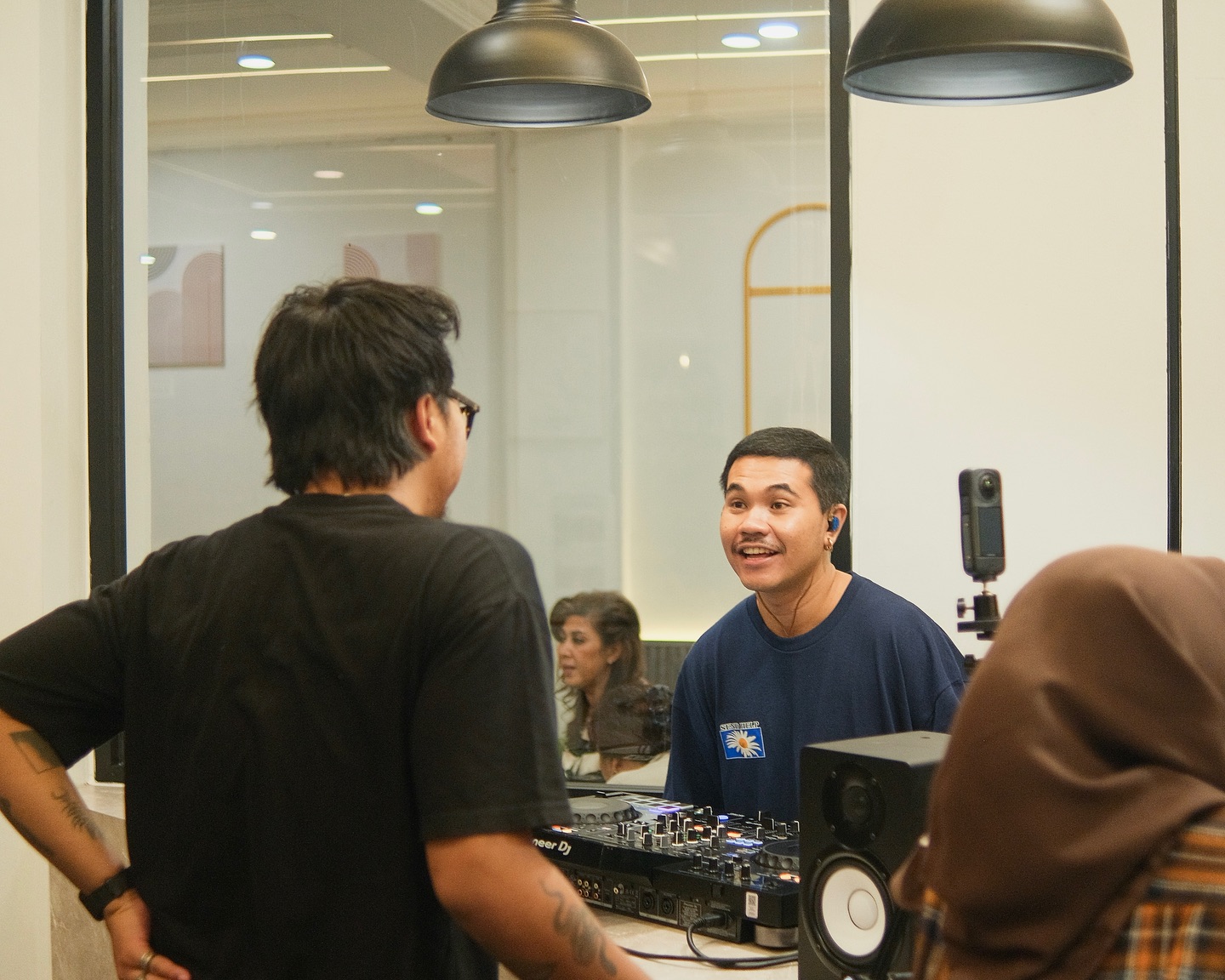 咖啡控听劝!北干巴鲁这家店的汉堡和拉花真的 Mantap! 2