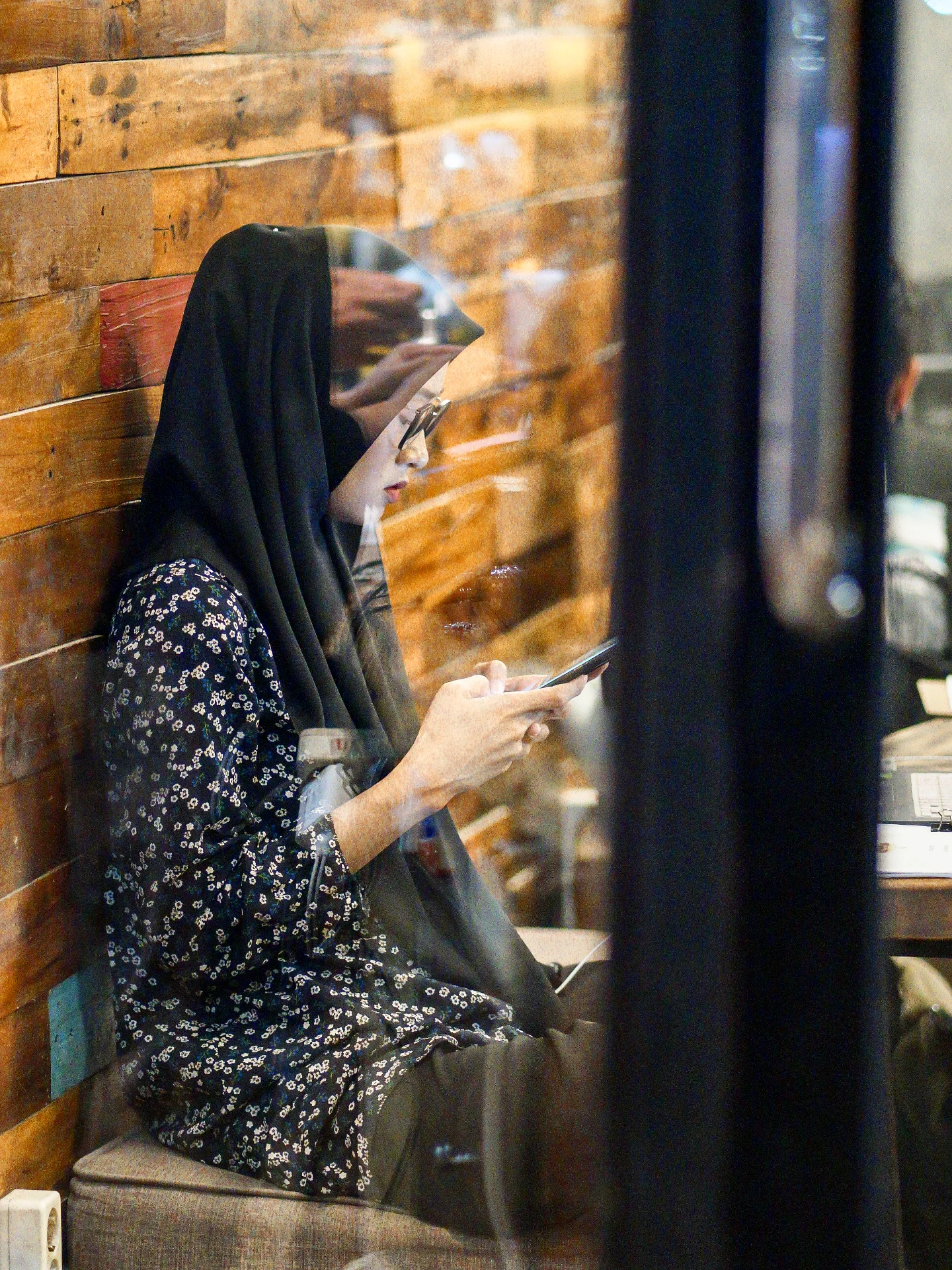 谁说望加锡没有夜生活?这家24小时咖啡馆的“烟火气”有点重 5