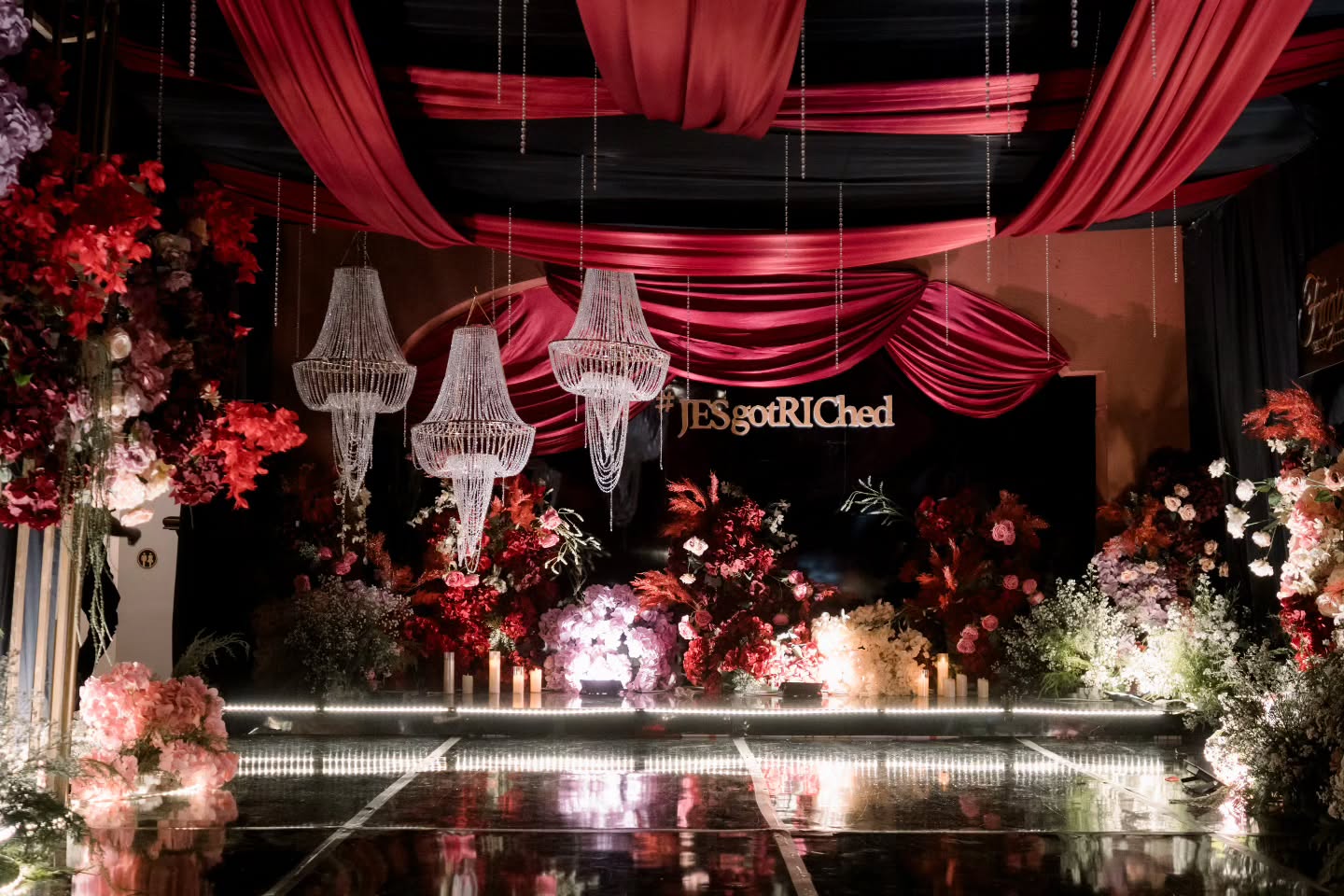 1 Million for 1kg Crab? Medan's Legendary Restaurant: Worth the Hype or a Rip-off? 2