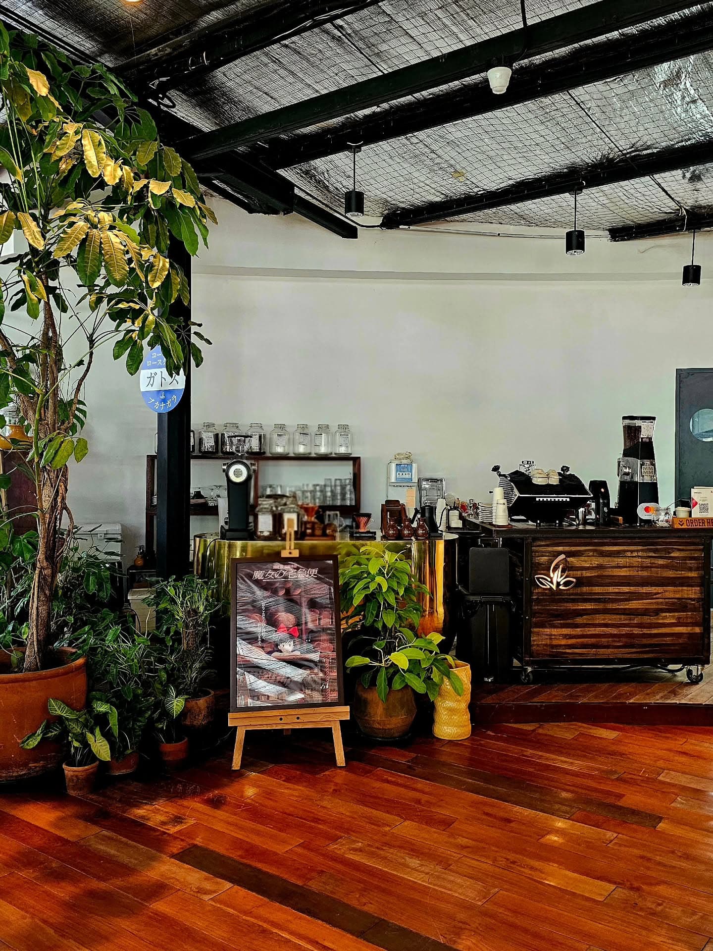 AC nggak nyala, kopi kayak air 🥵 Kok bisa tempat Nongkrong di SCBD ini viral banget? 2