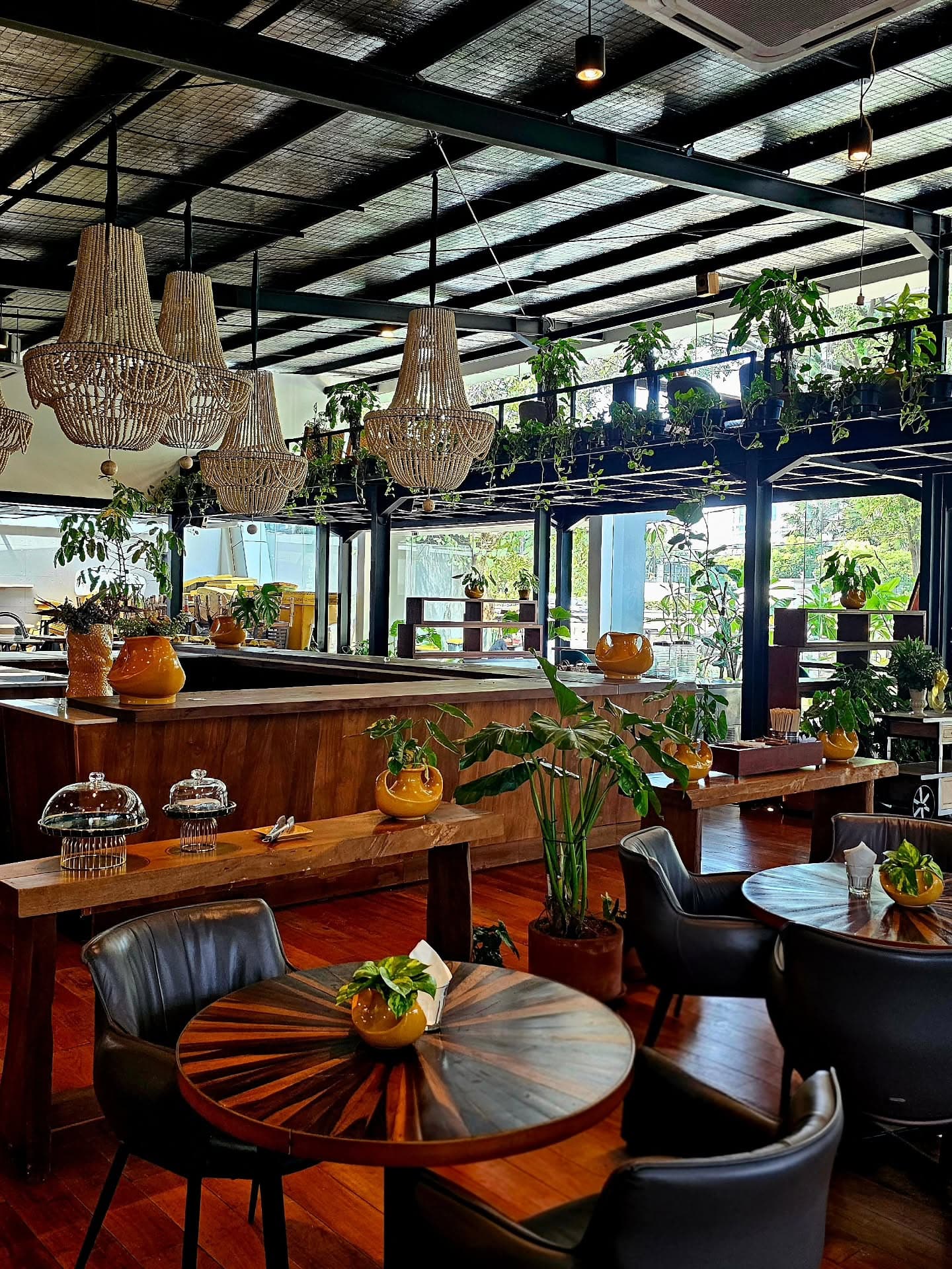 AC nggak nyala, kopi kayak air 🥵 Kok bisa tempat Nongkrong di SCBD ini viral banget? 3