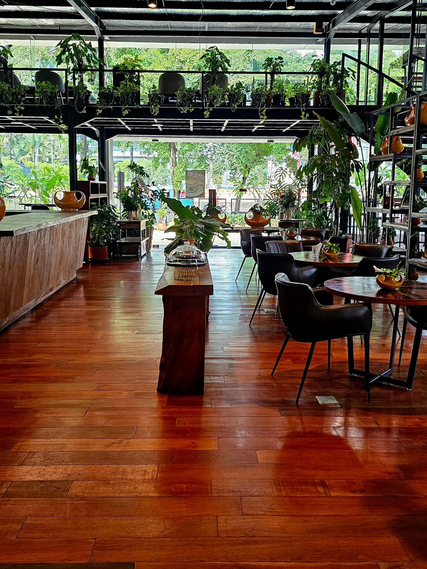 AC nggak nyala, kopi kayak air 🥵 Kok bisa tempat Nongkrong di SCBD ini viral banget?