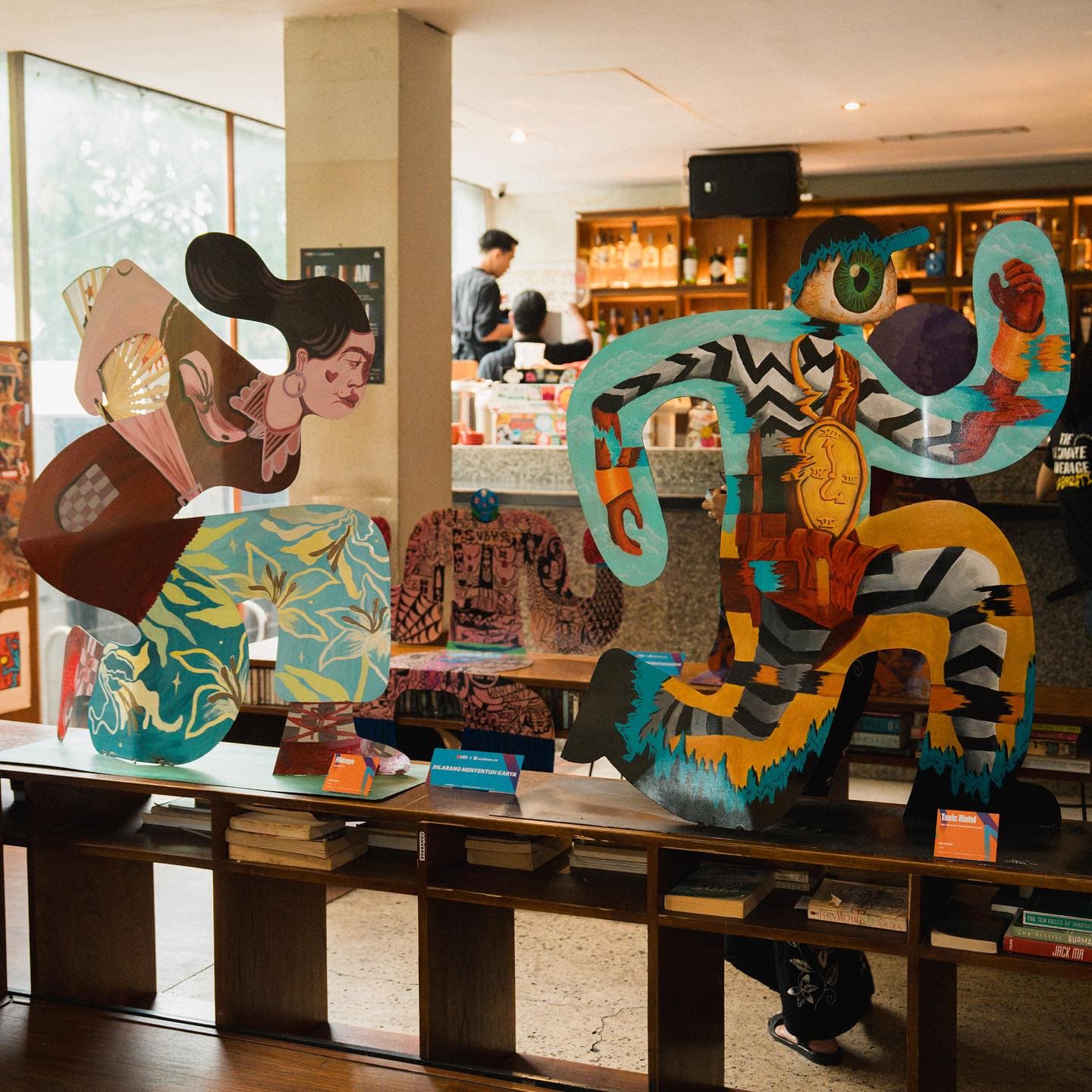 Anjay, anak gaul Jakarta pada ngantri? Gue udah cobain duluan Listening Bar ini buat lo 2