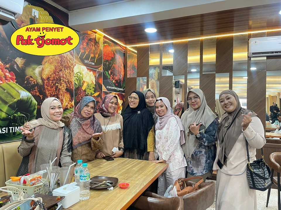 Resto Indo rating 4.9 di Google, tapi kelakuan pelayannya anjay, bikin bengong… 🤯 2