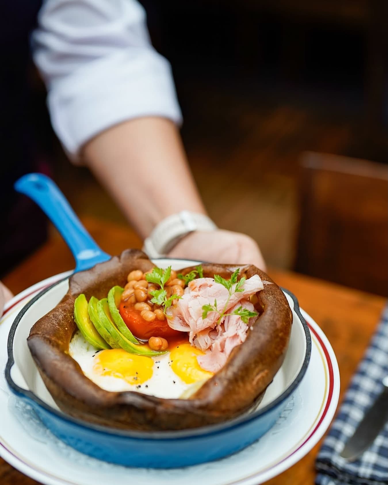 Nongkrong di fine dining Jakarta 850k, eh yang paling mantap malah roti gratisnya?