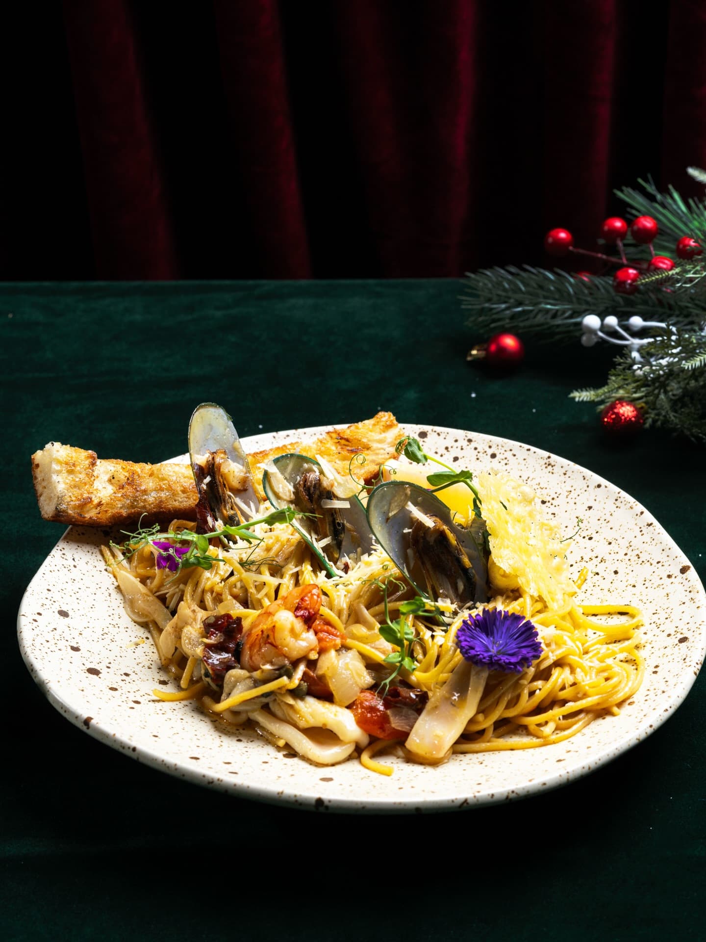 Anak party Jakarta, merapat! Tempat nongkrong baru di Gatsu ini musiknya agak 'liar', anjay 8