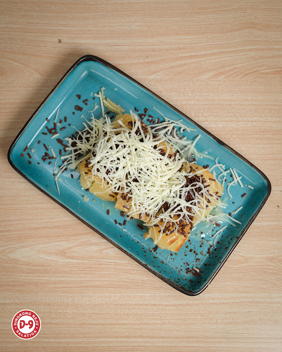 Central Java's Legendary Cassava Shop? This is it? A 2-hour queue & flies everywhere? 3