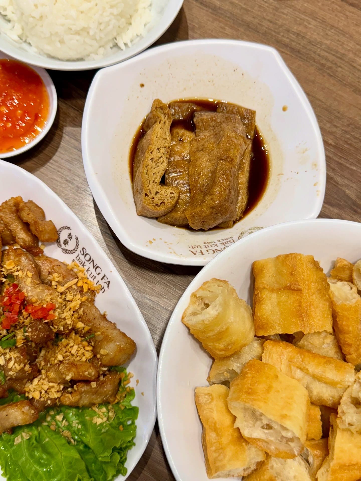 Anjay, gak usah ke Singapura lagi! Kuah Bakut Teh di Jakarta ini lebih mantap dari dagingnya 3